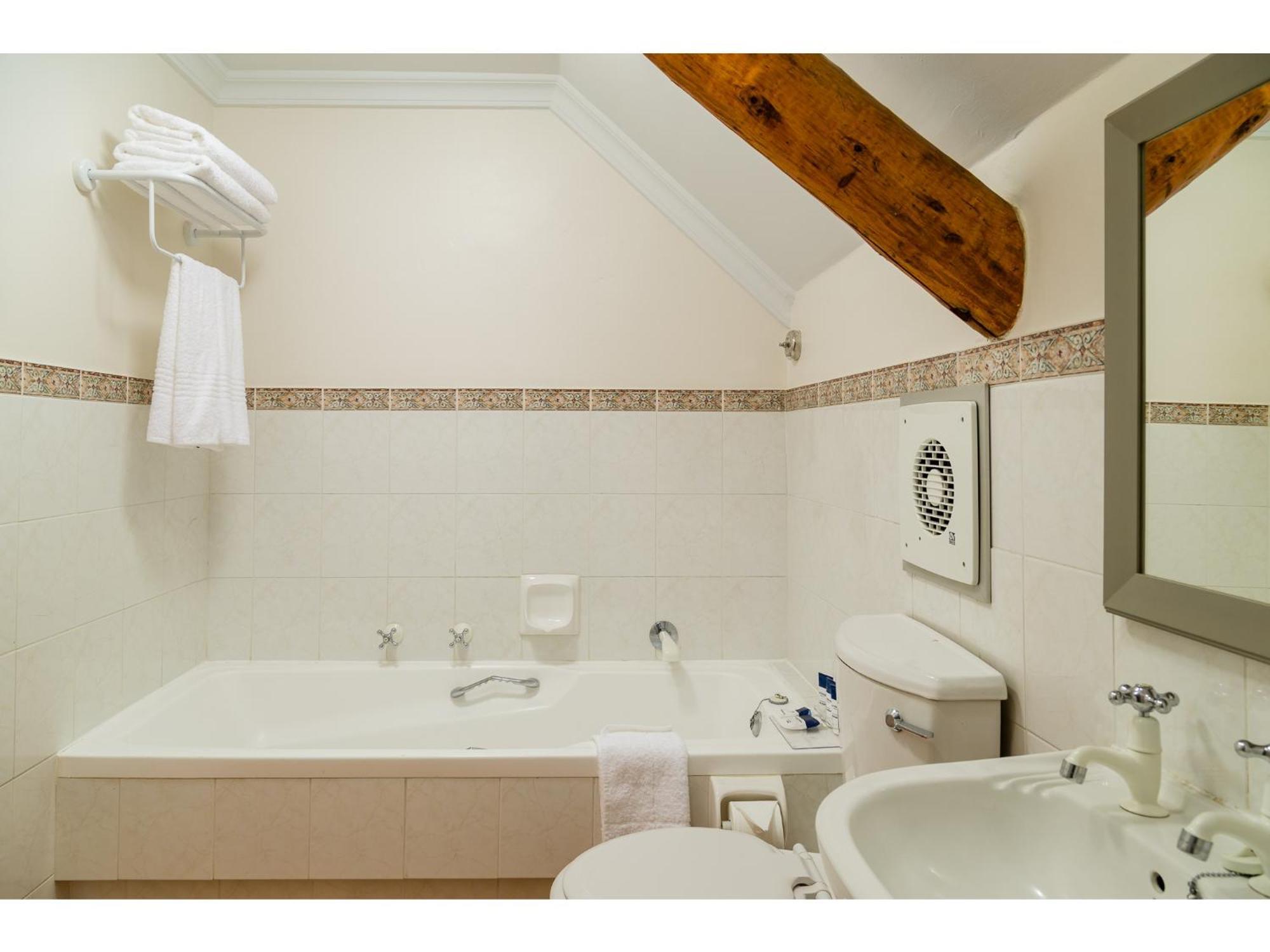 1 Bedroom Bi-level Loft, 1 Queen