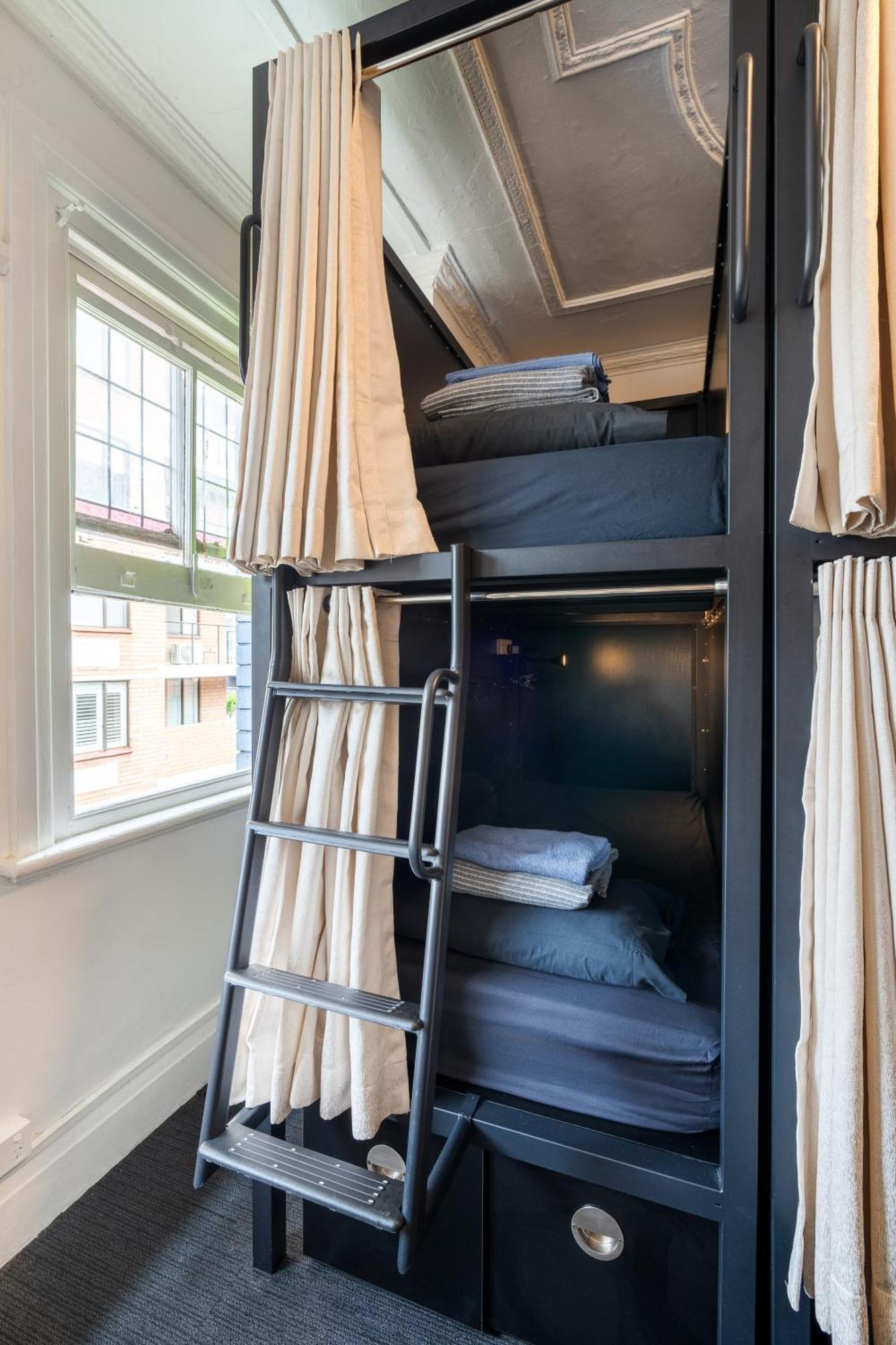 Pod in mixed Dormitory Room