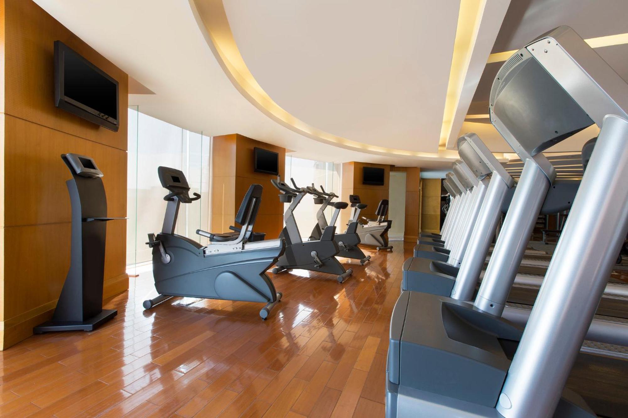 Executive Suite (Free 2 way airport transfer & 15% off on F&B (excludes alcohol)