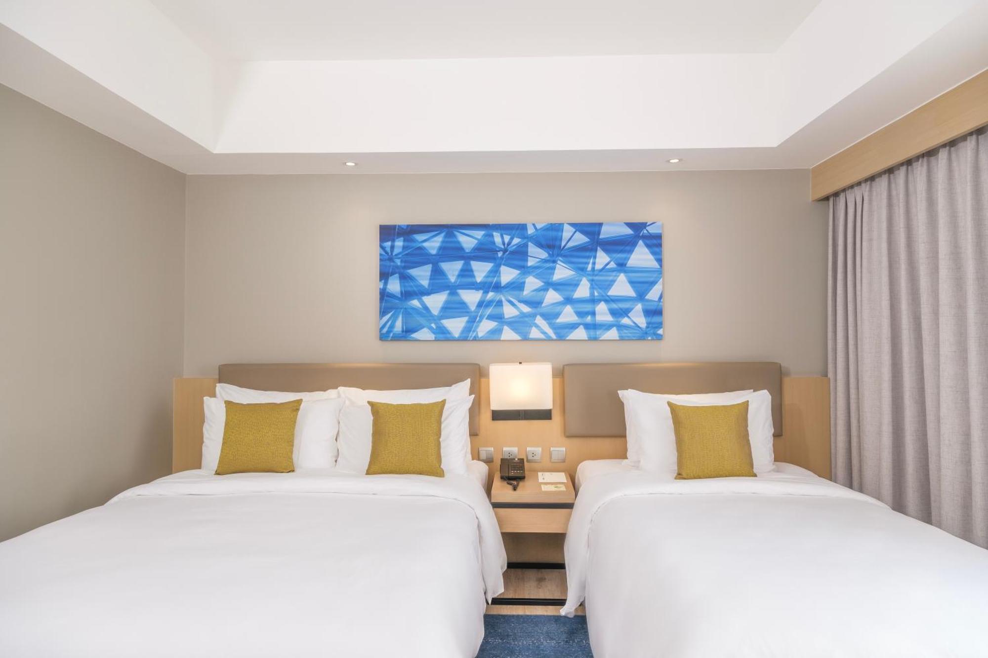 2 Single Beds, Standard Room with Lounge Access