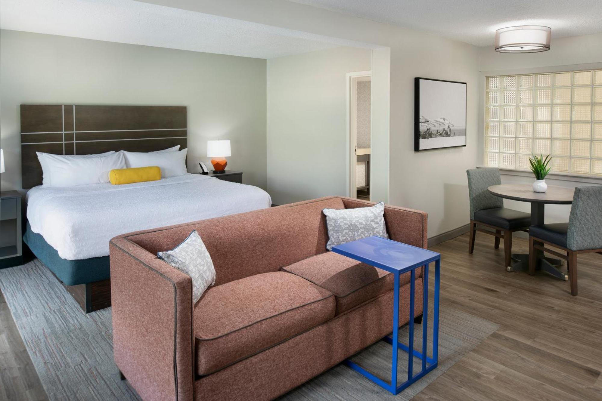 One-Bedroom King Suite with Whirlpool - Non-Smoking