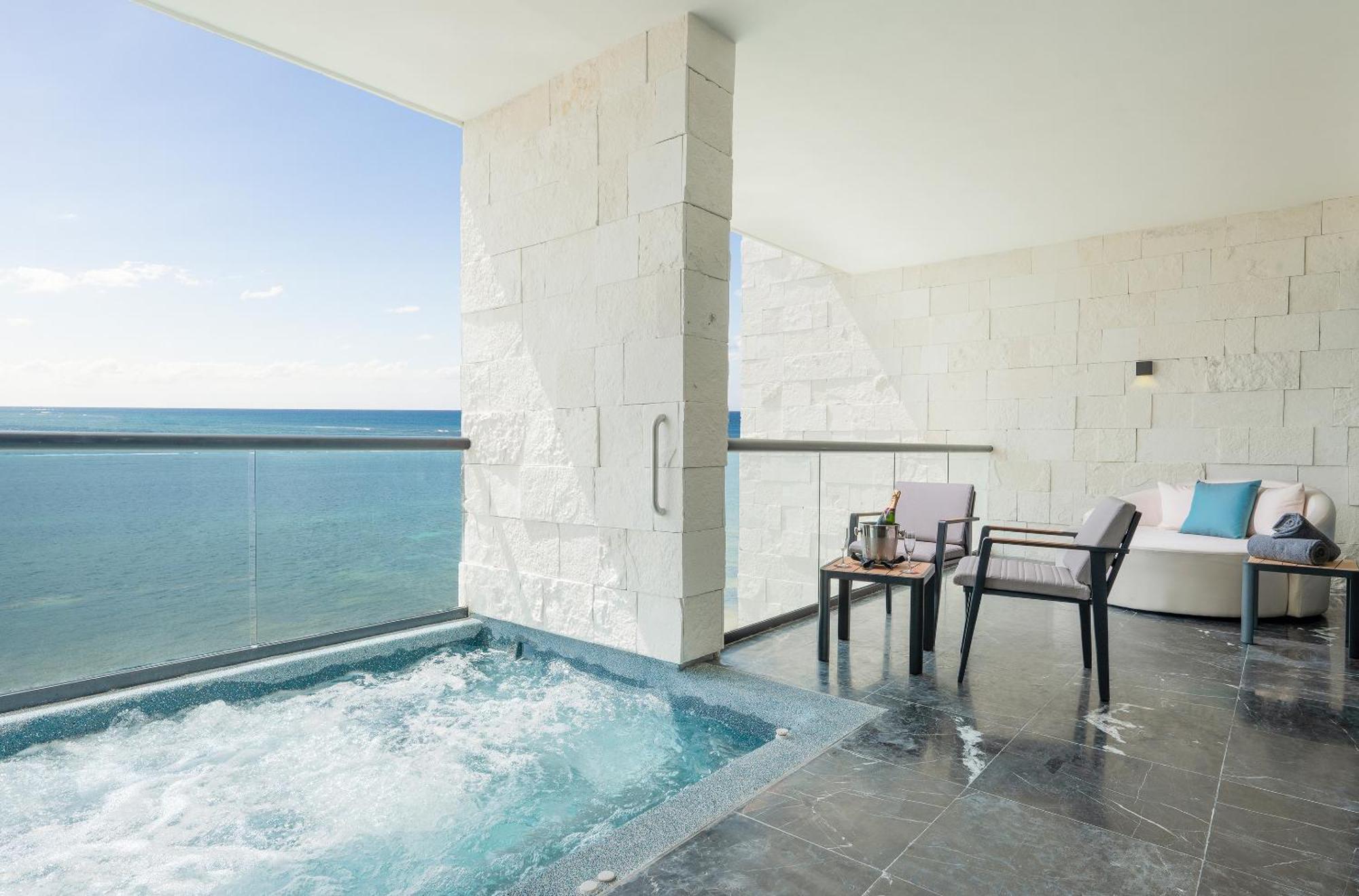 Diamond Ocean-View Jacuzzi Suite