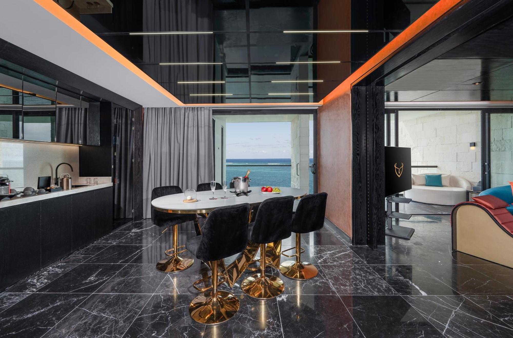 Diamond Ocean-View Jacuzzi Suite