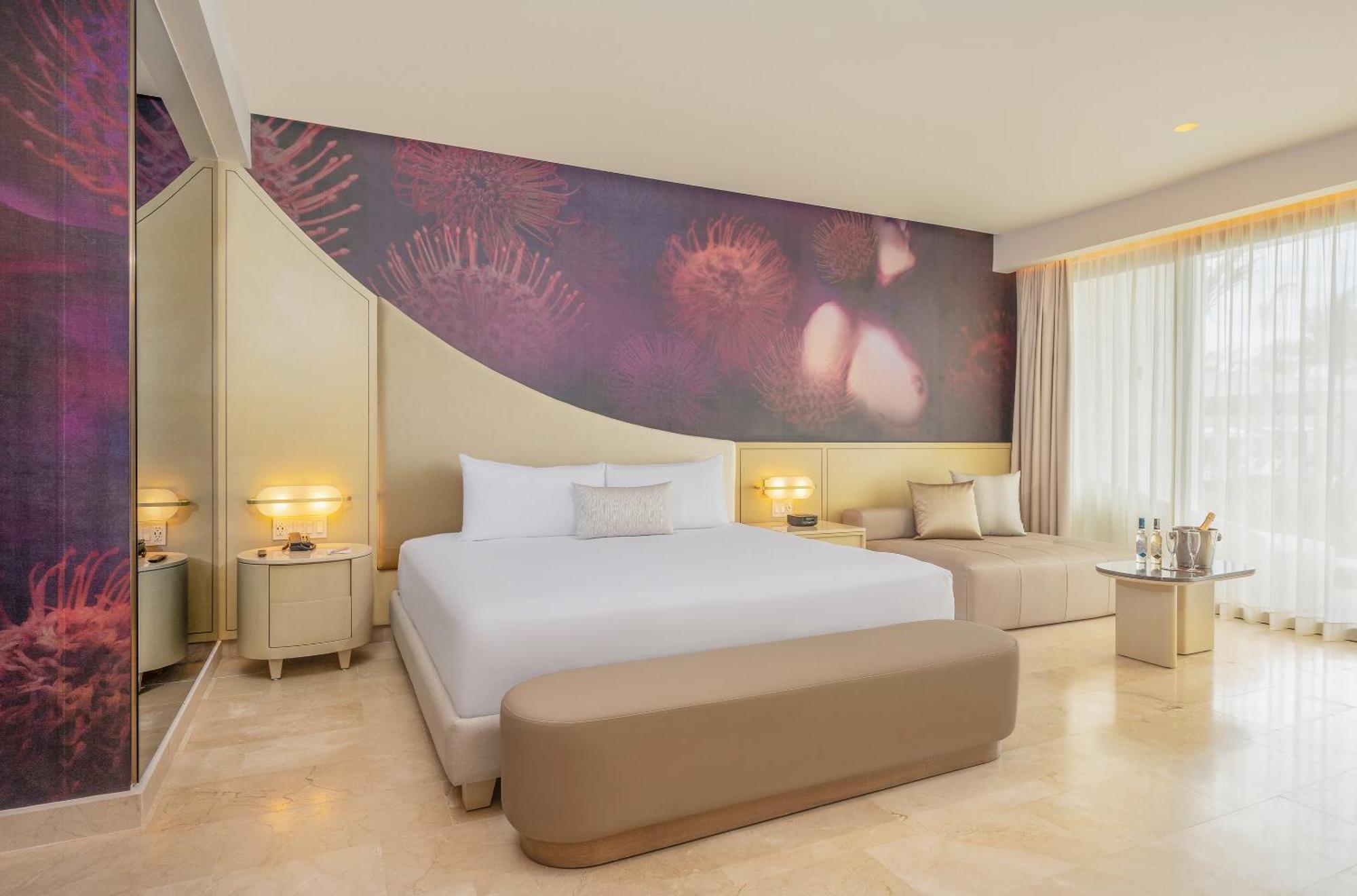Beloved Tropical View Swim up Suite