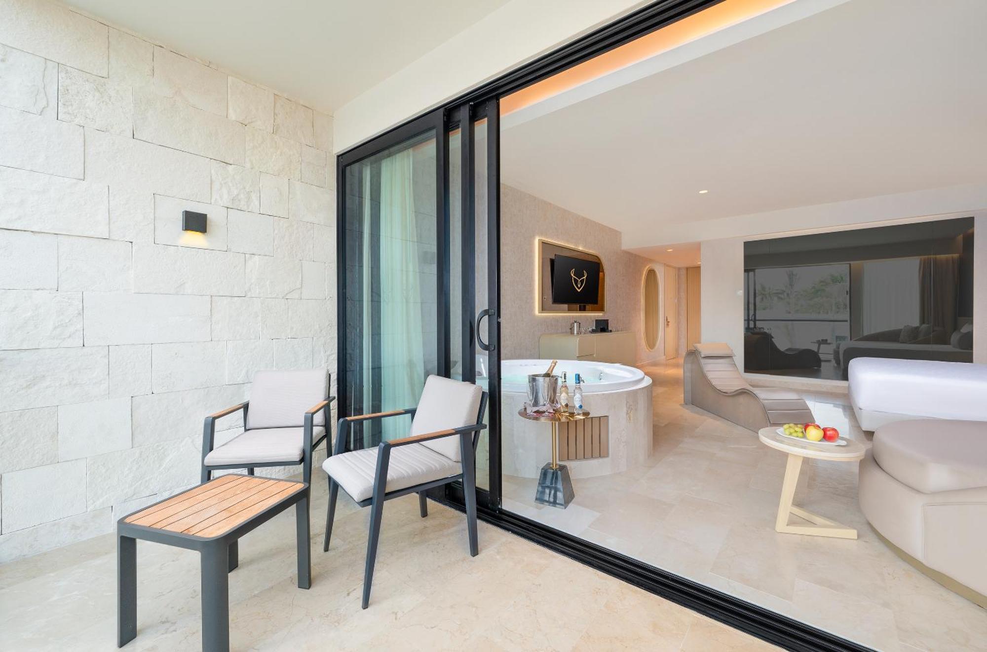 Seductive Pool View Jacuzzi Suite