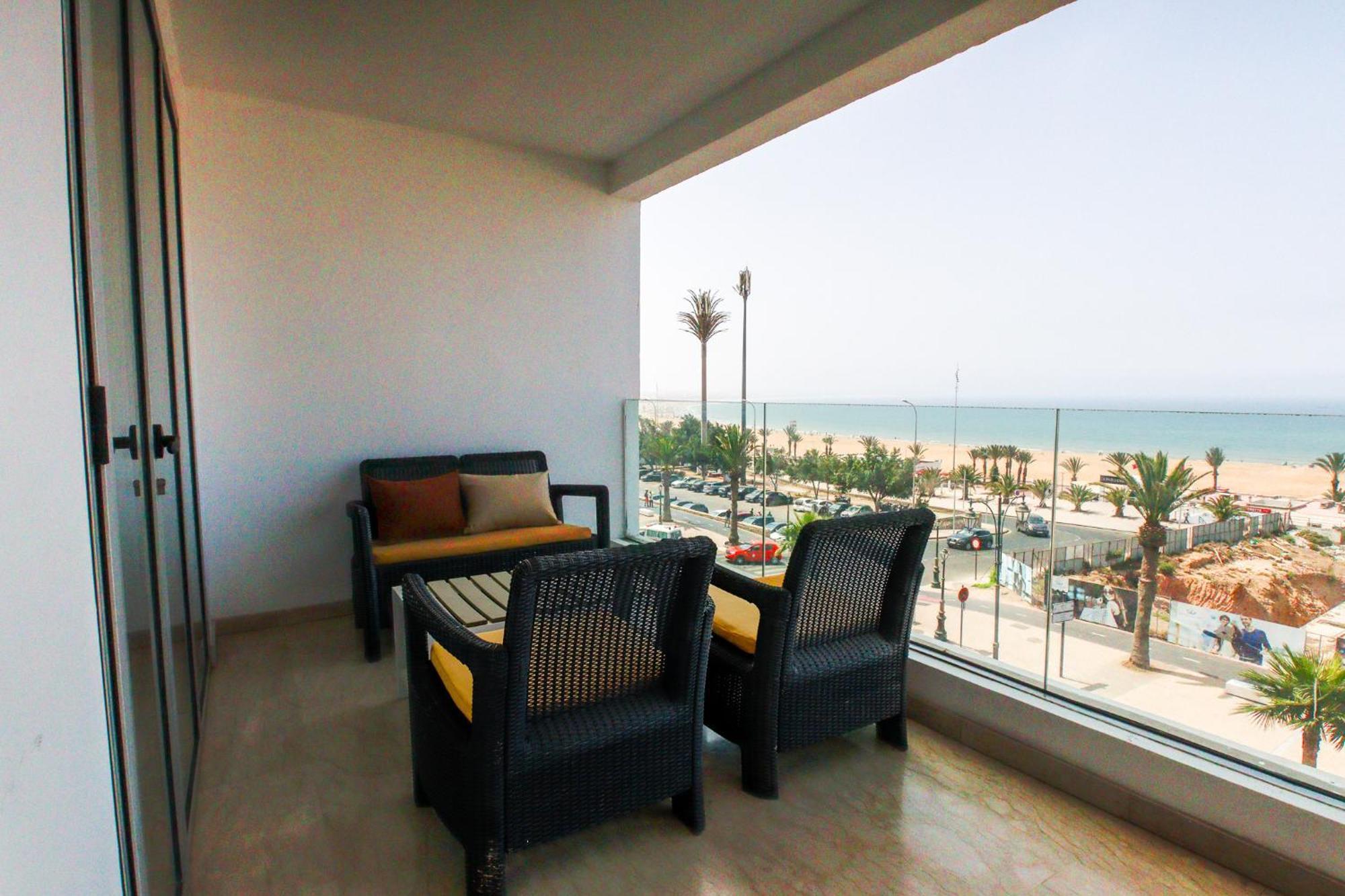 Deluxe One-Bedroom Apartment with Ocean View