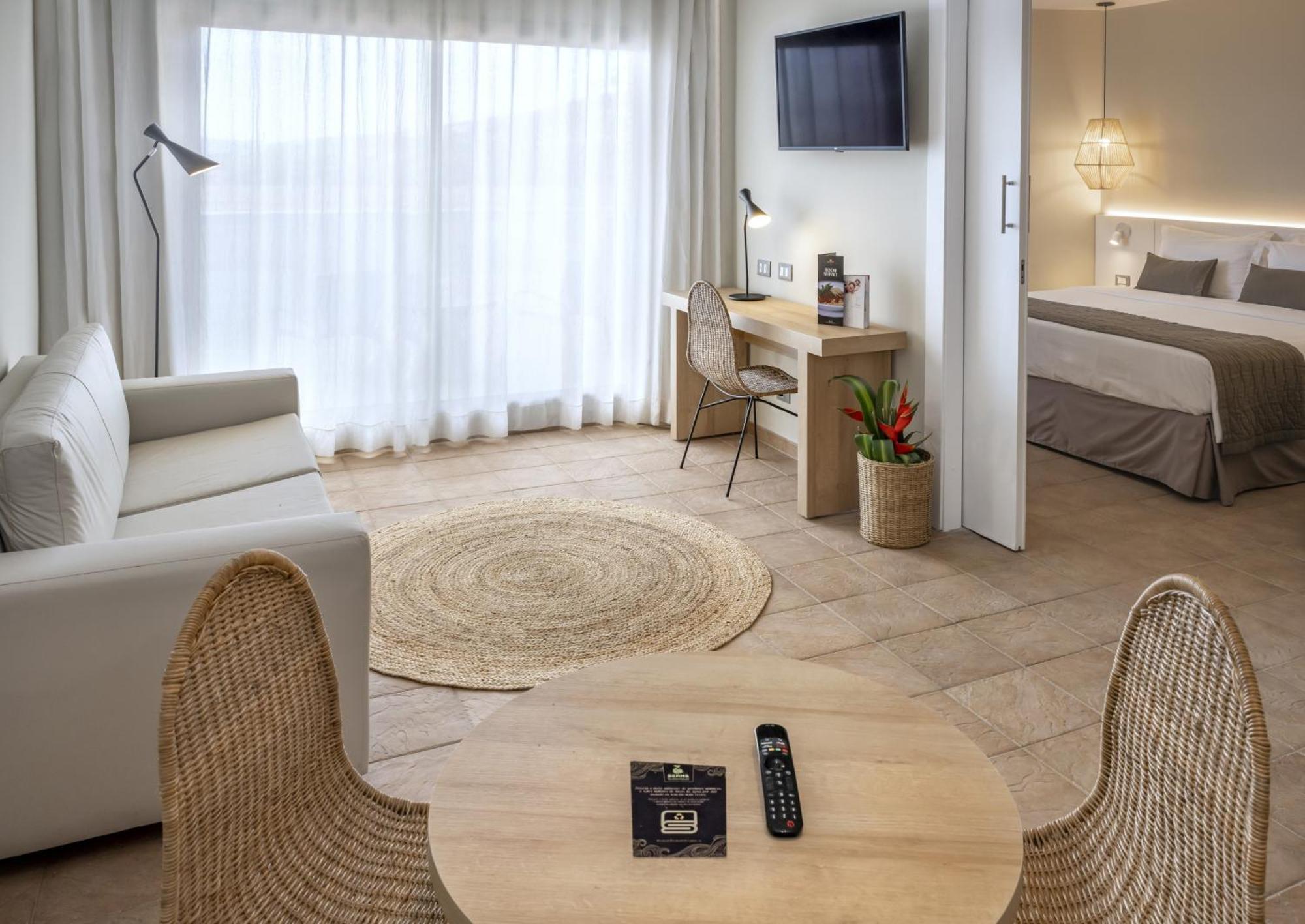 Prime Junior Suite with Front Sea View