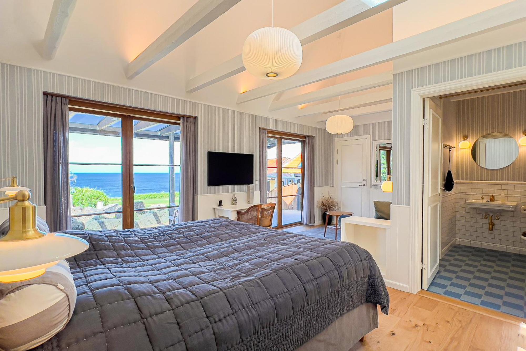 Deluxe Suite with Sea View