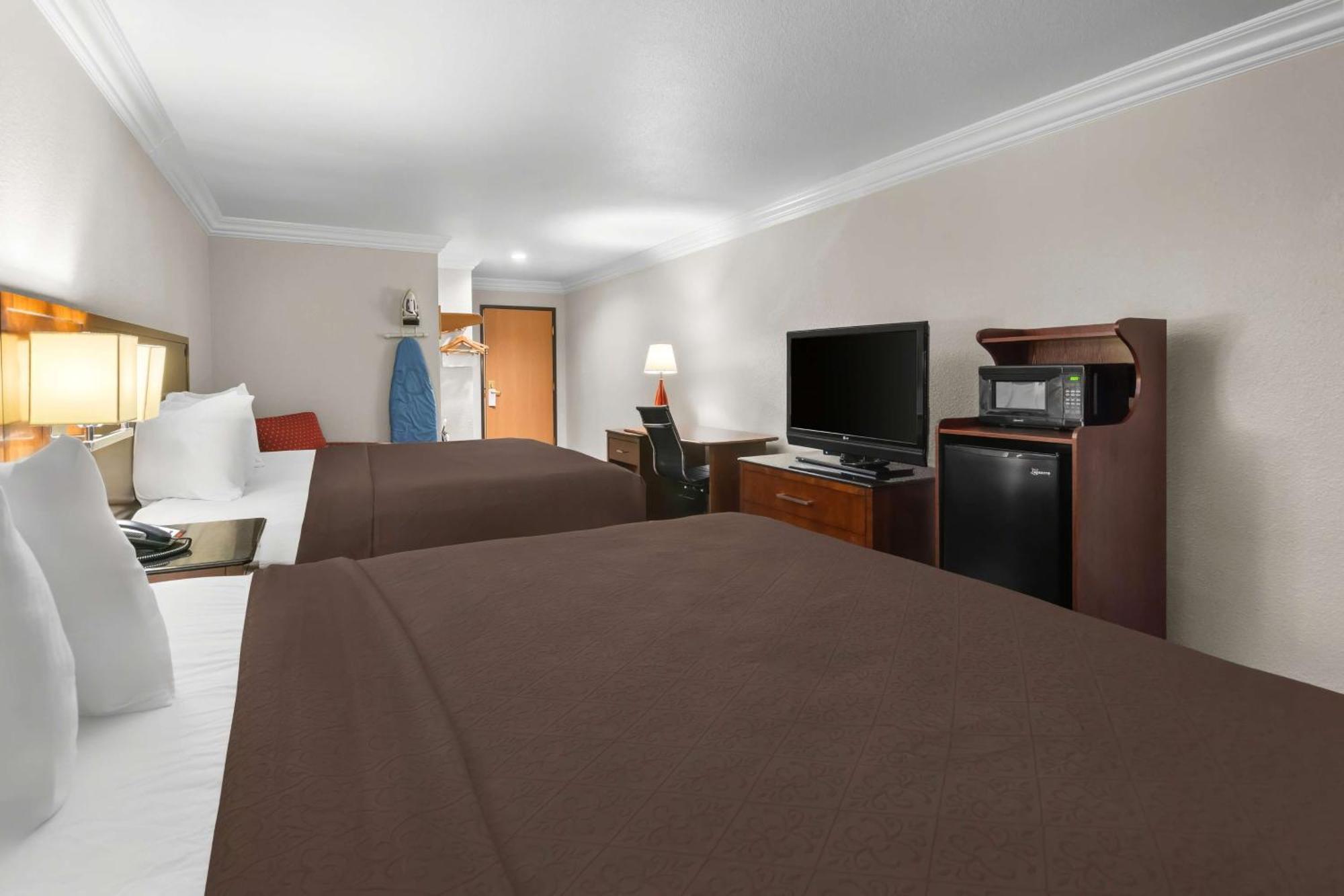 Queen Room with Two Queen Beds - Non-Smoking