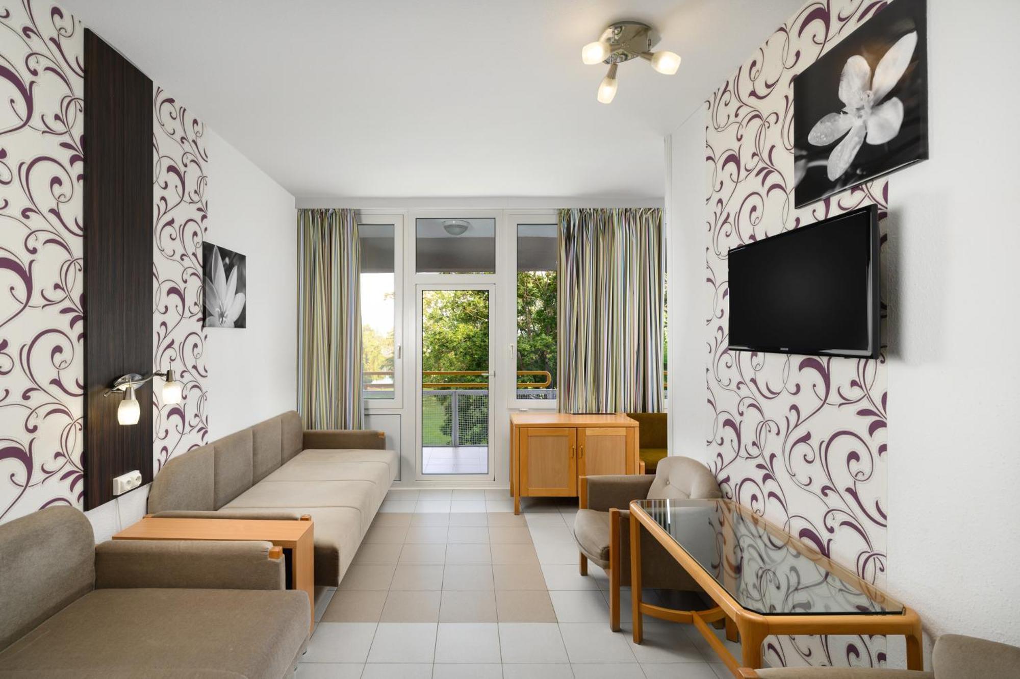 Executive Suite with Lake View