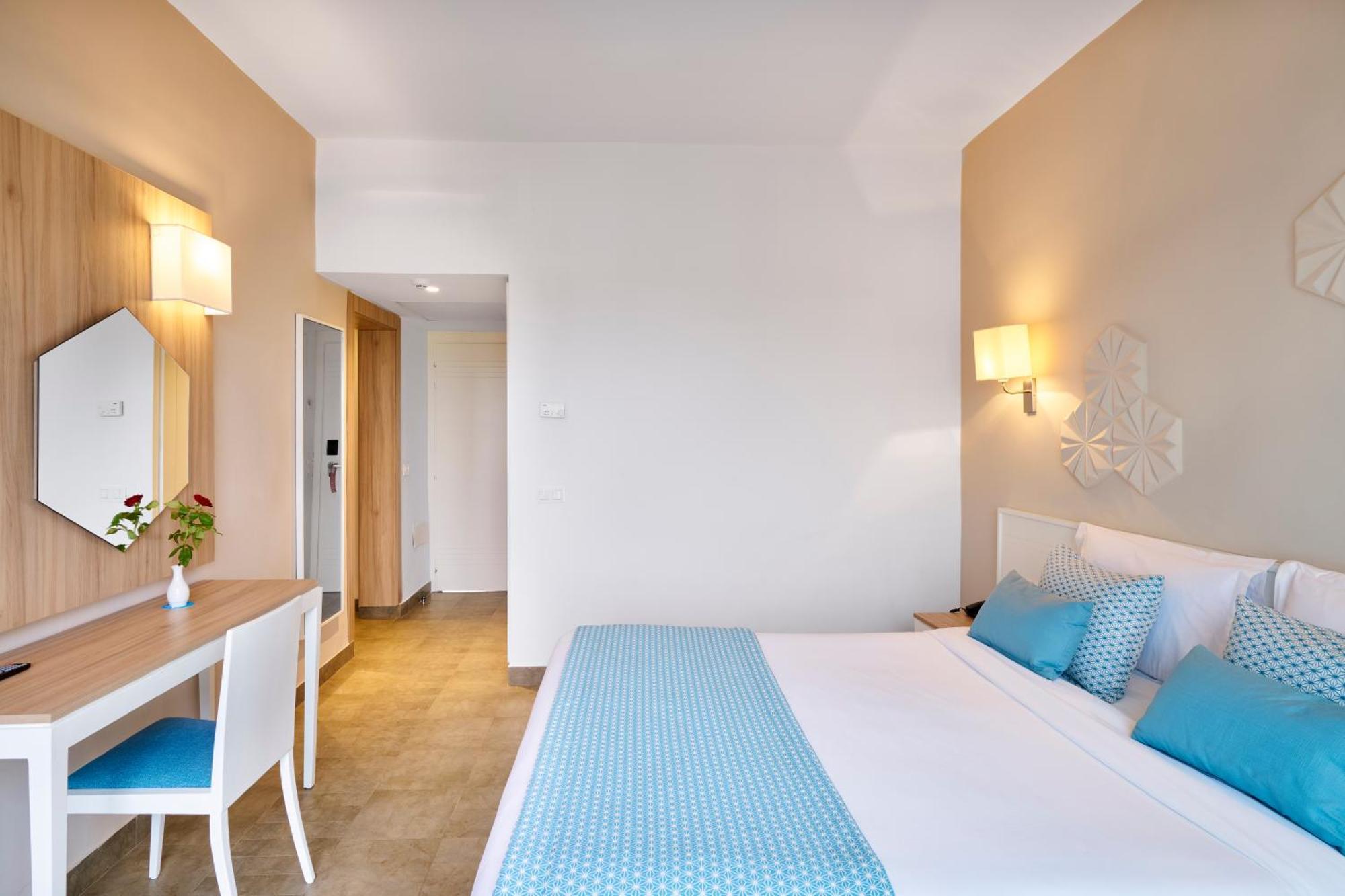 Family Room with Sea View (2 Adults + 2 Children)