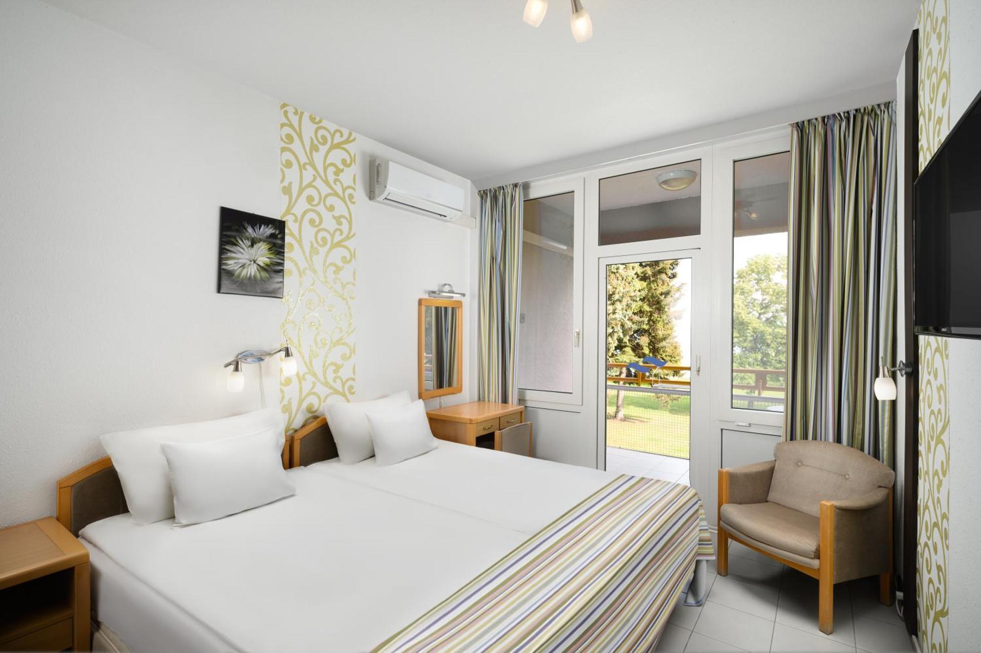 Executive Twin Room with Lake View