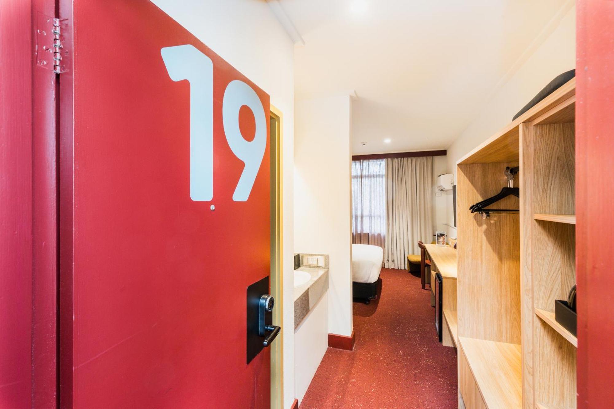 Upper House Queen Room