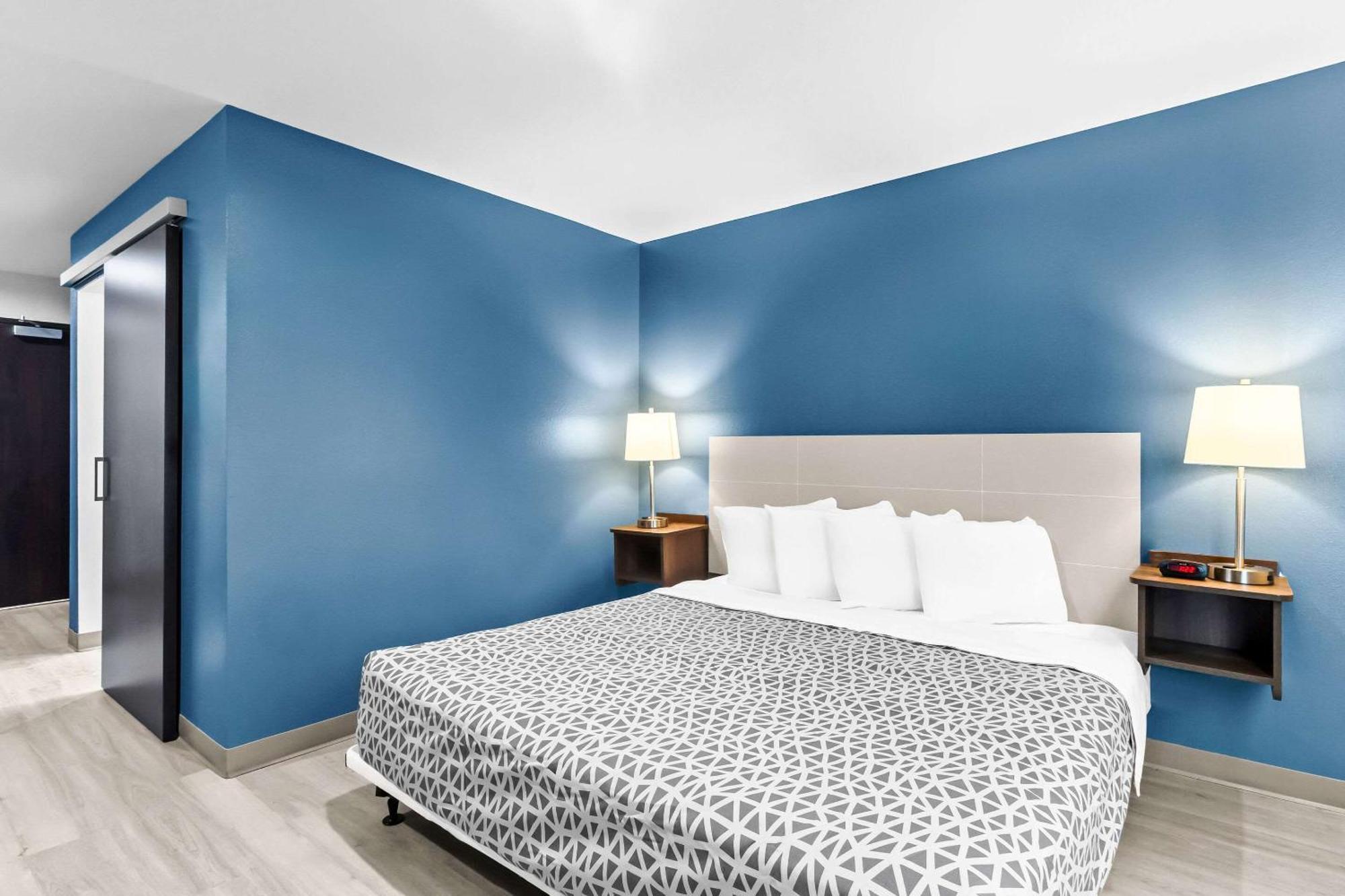 King Suite with Sofa - Disability Access/Non Smoking