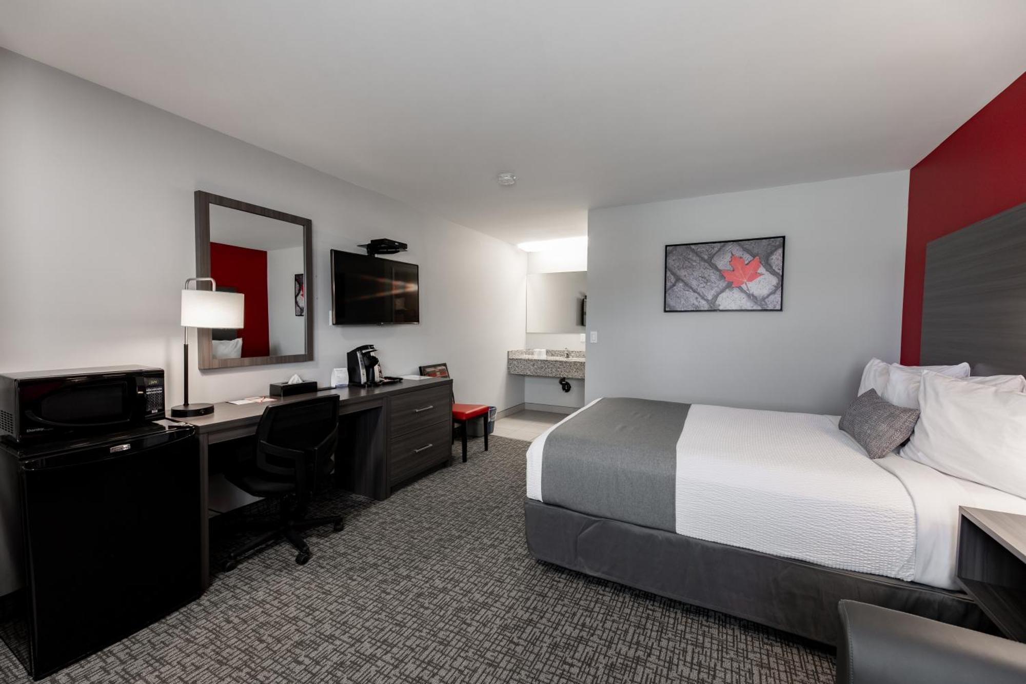 Queen Room with Exterior Access