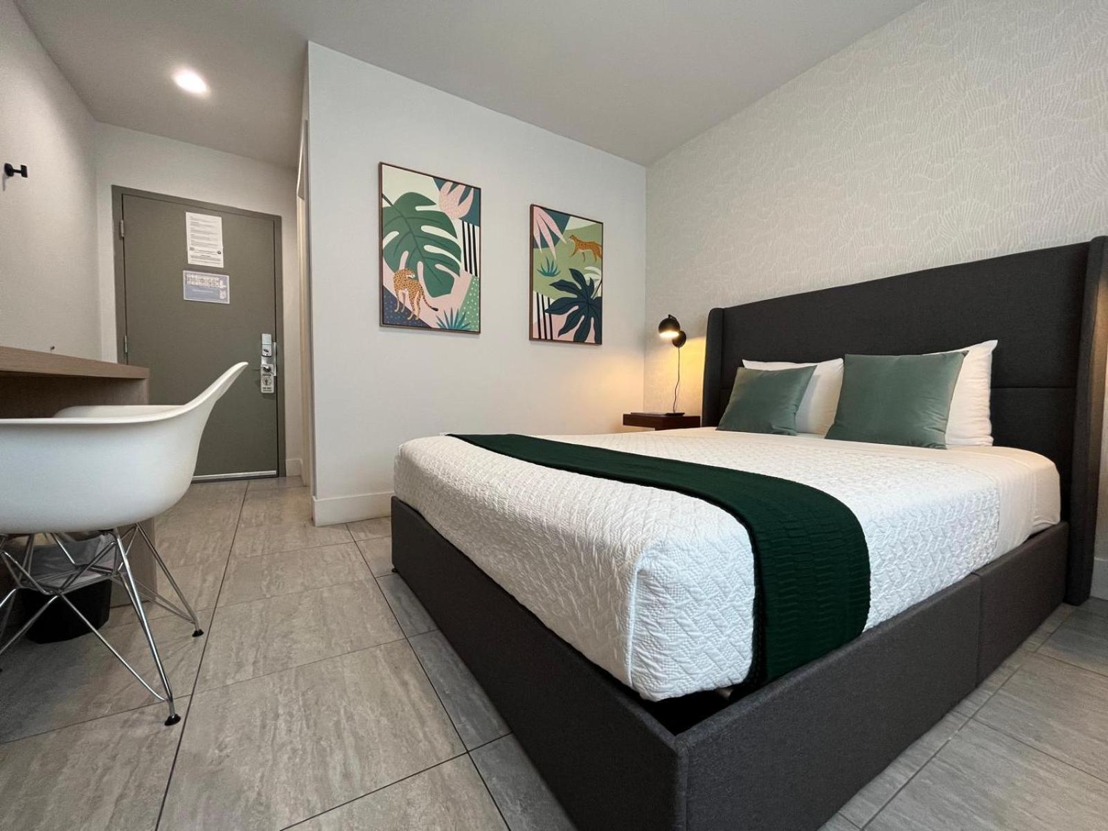 Standard Queen Room