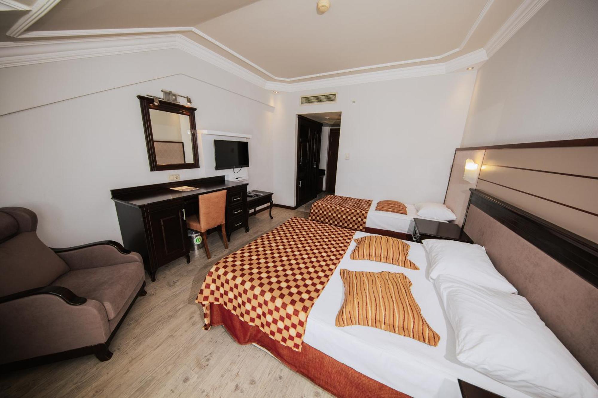 Double or Twin Room with Sea View