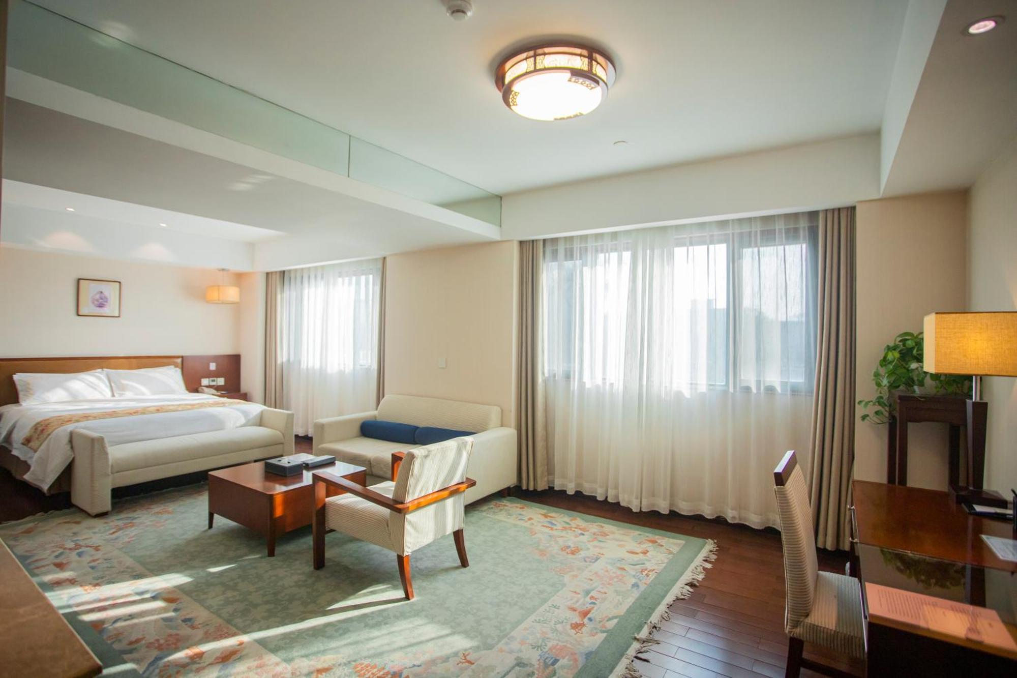 Executive Deluxe Queen Room