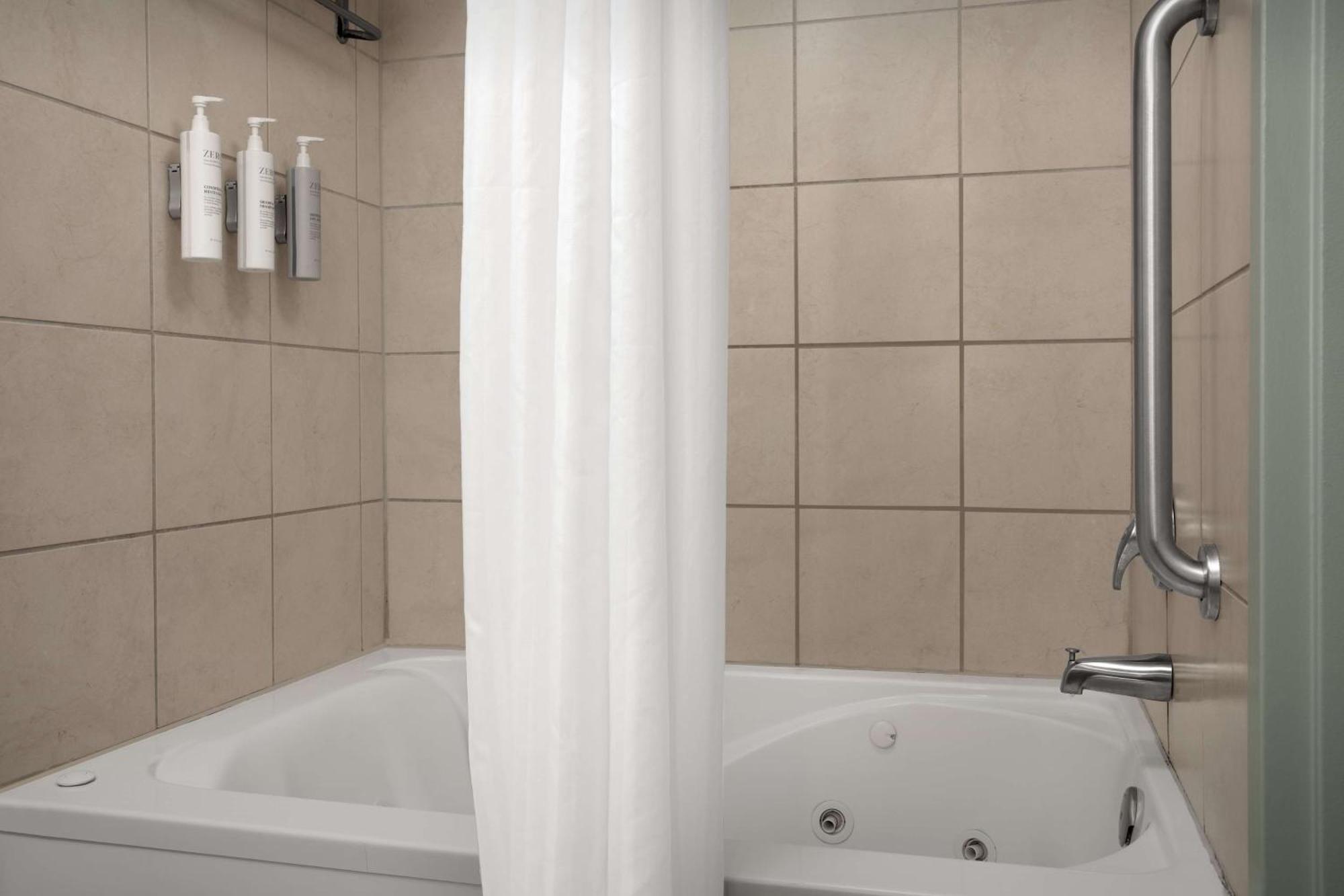 King Room with Whirlpool