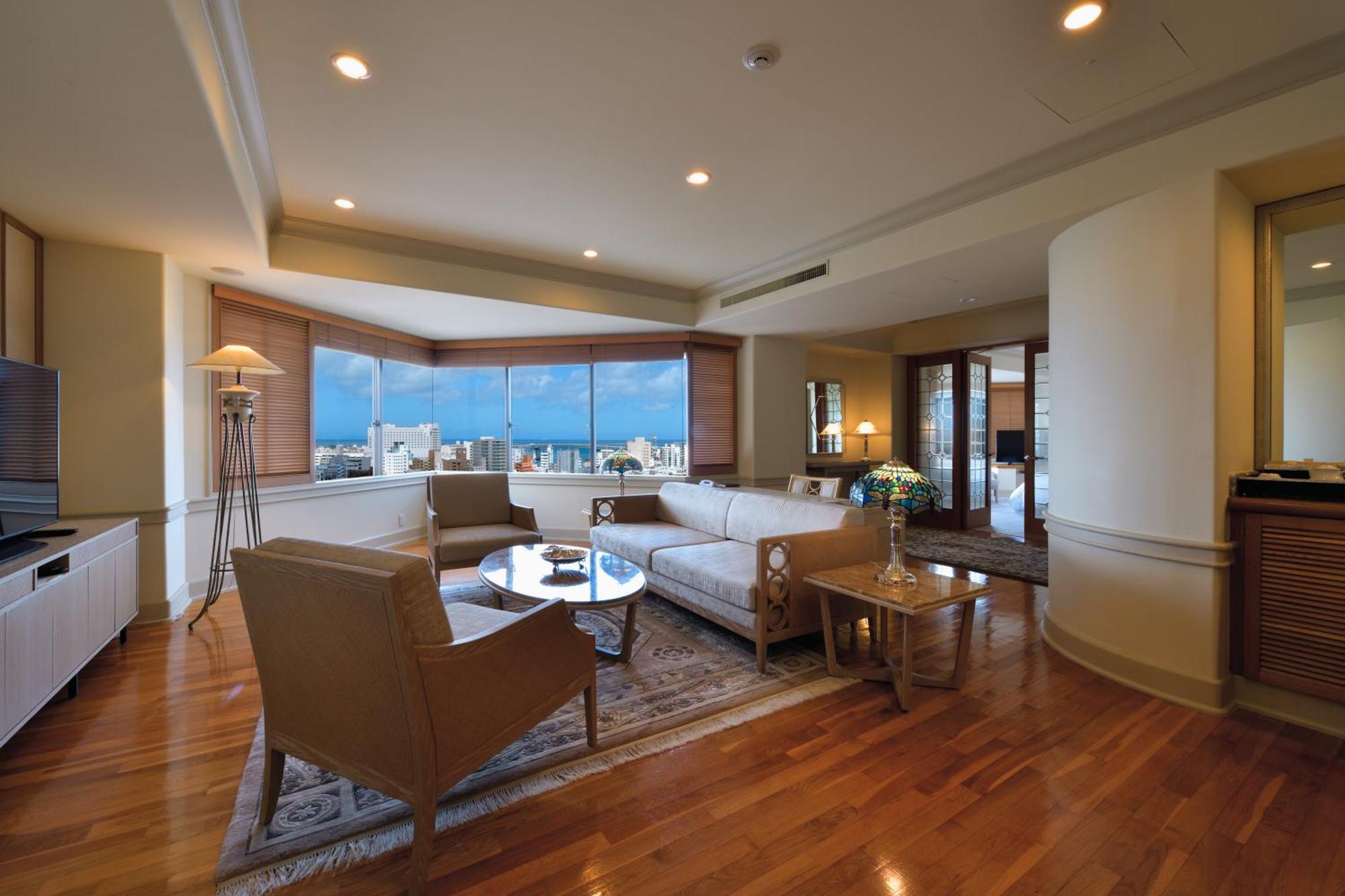 Penthouse Suite with Lounge Access - Non Smoking
