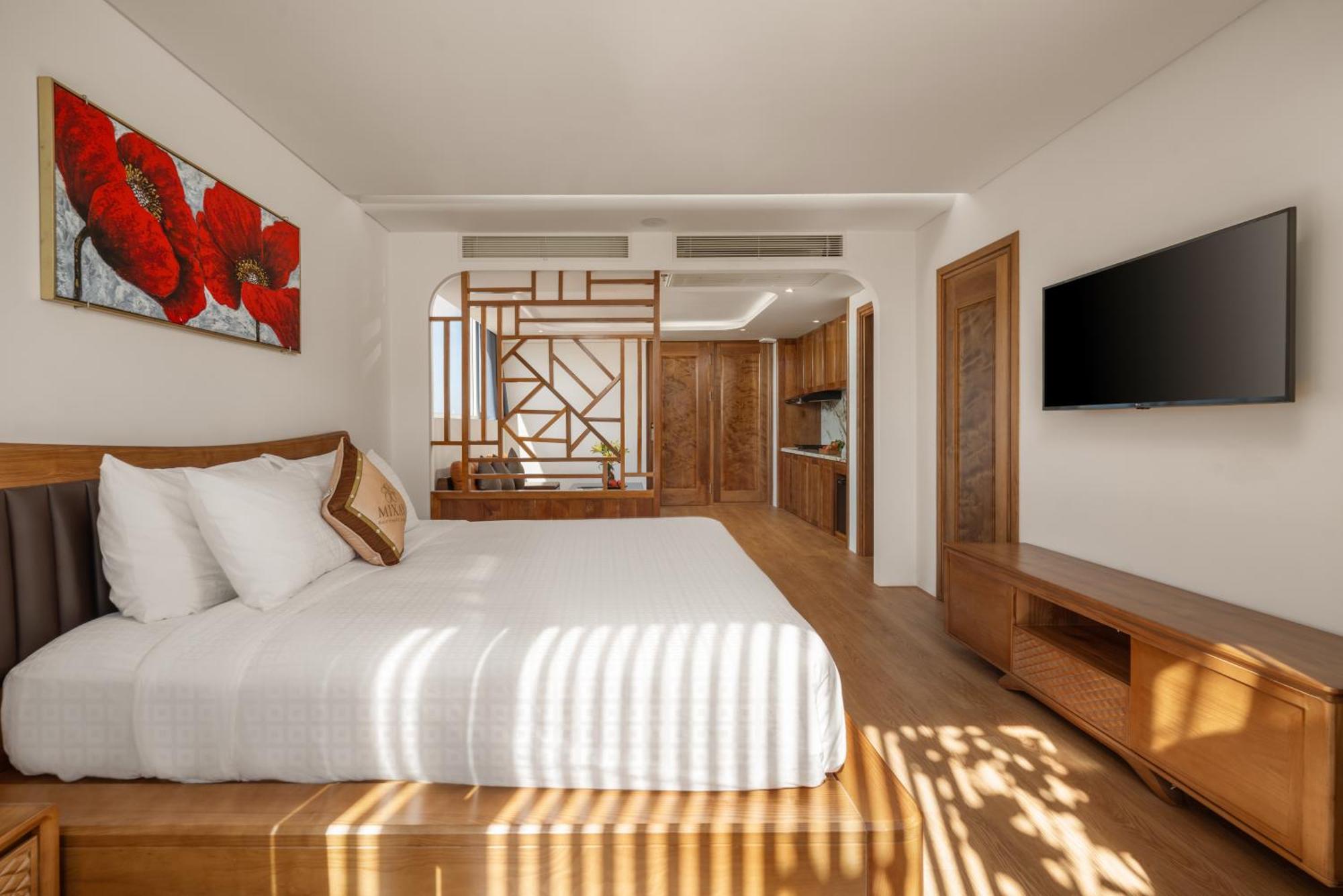 Suite Studio with Garden View, Balcony and Bathtub