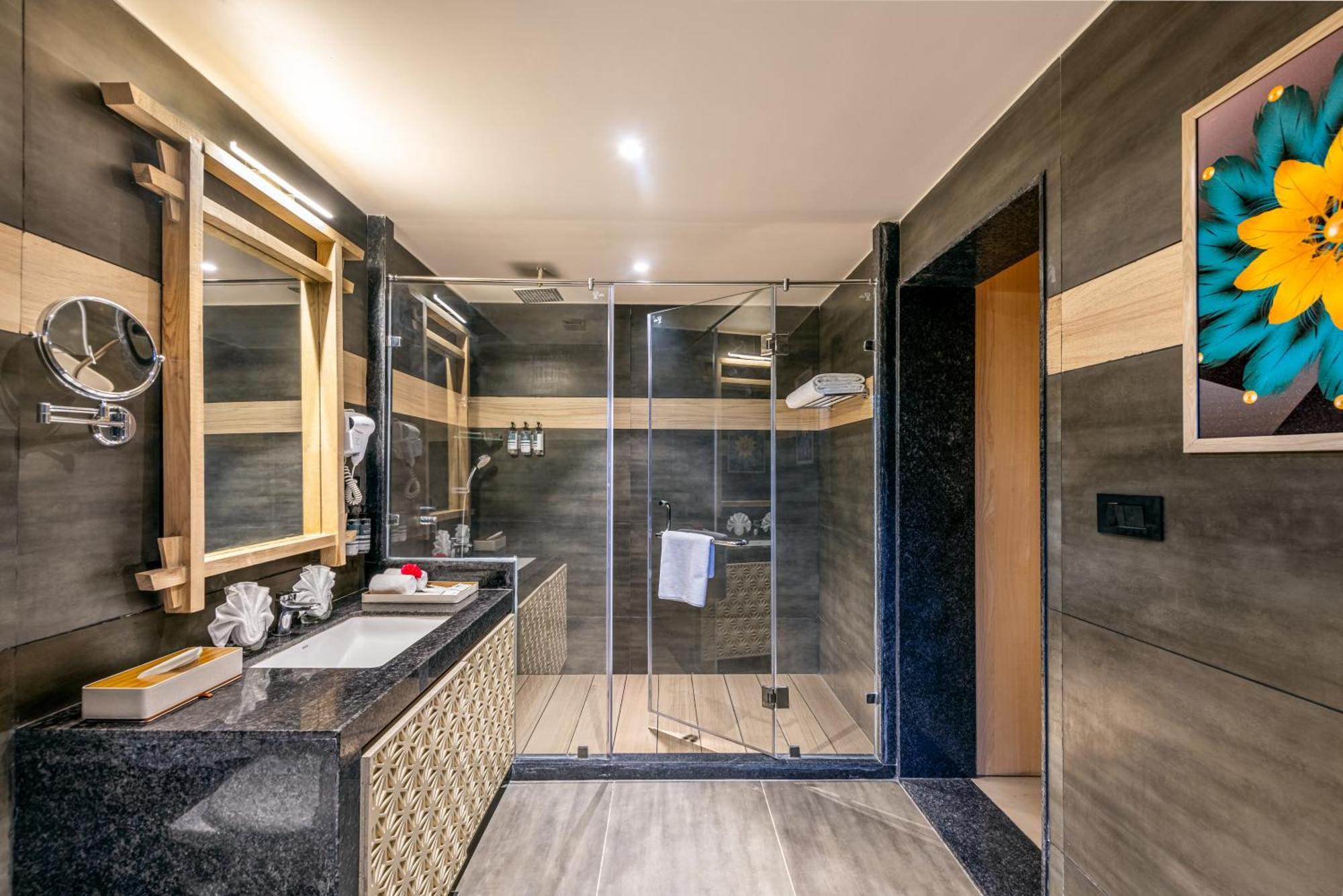 Elegant Twin Room: Enjoy 15% off food, soft beverages, and salon services; 20% off spa services; early check-in and late check-out of up to 2 hours (subject to availability)