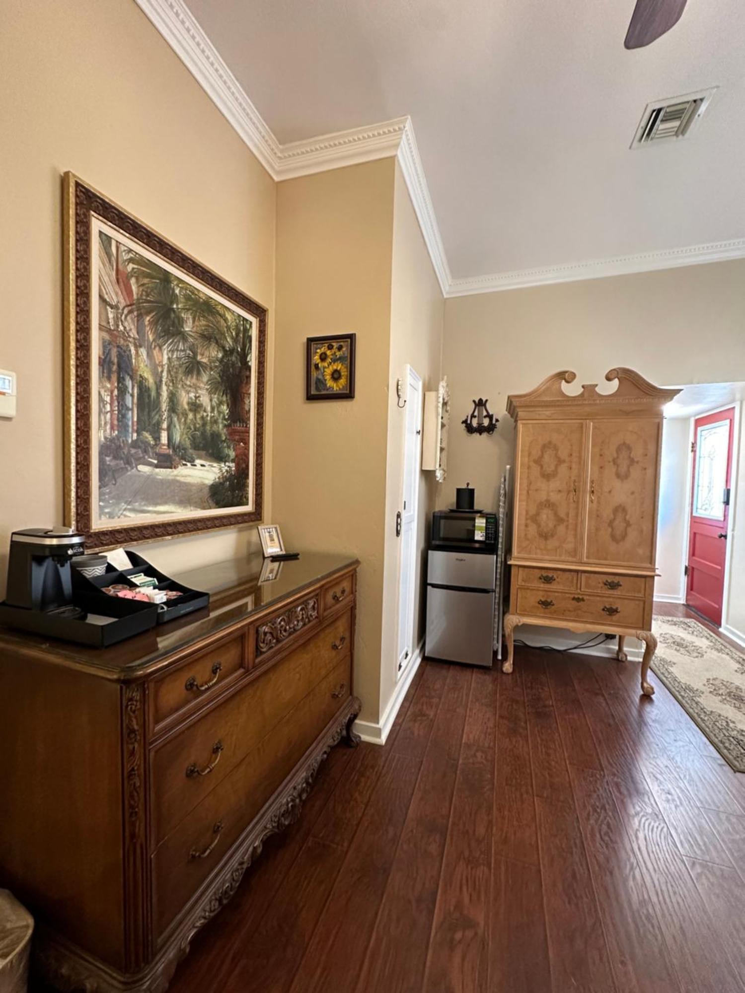 Standard Queen Room
