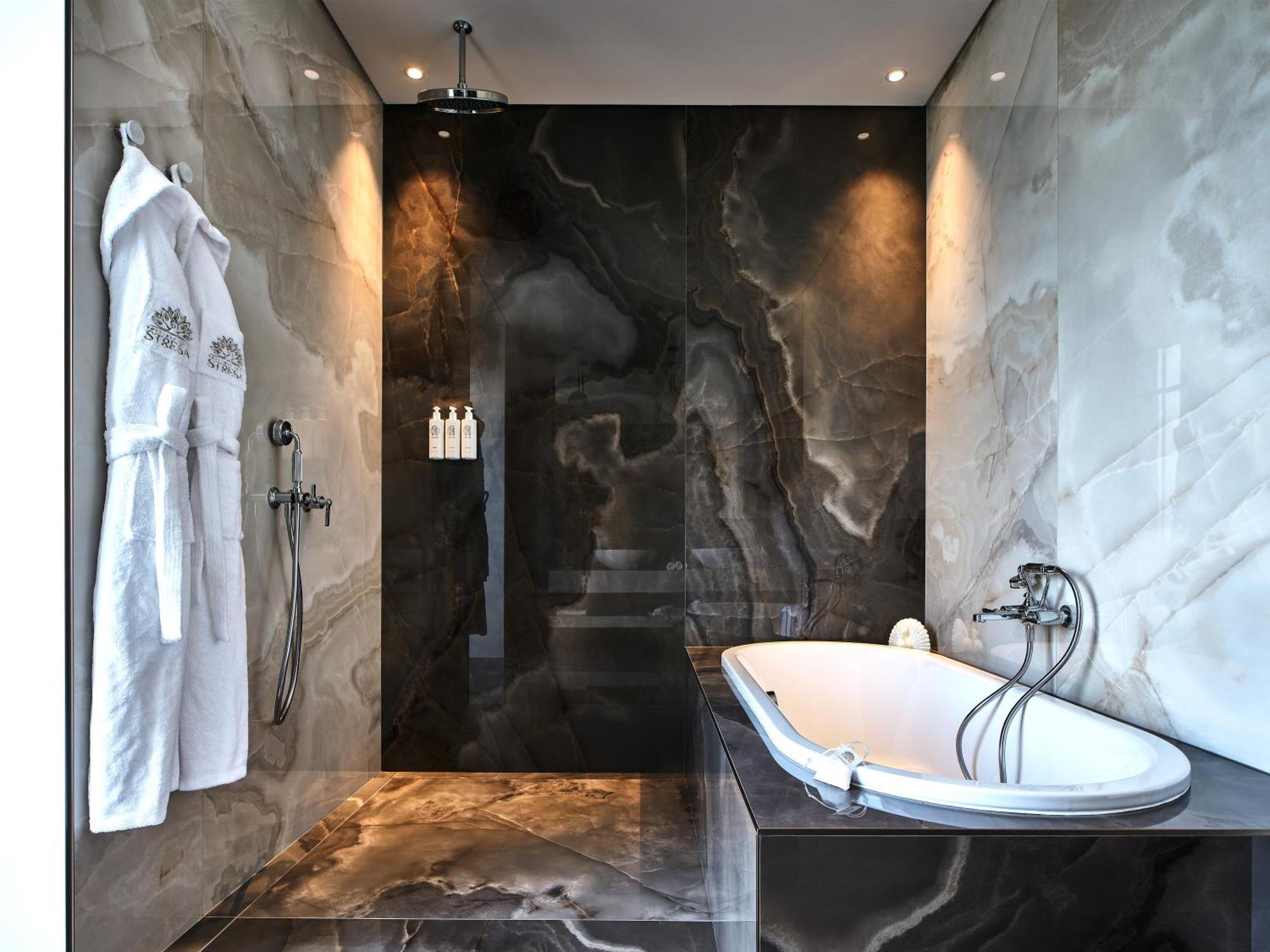 Royal Suite with Lake View