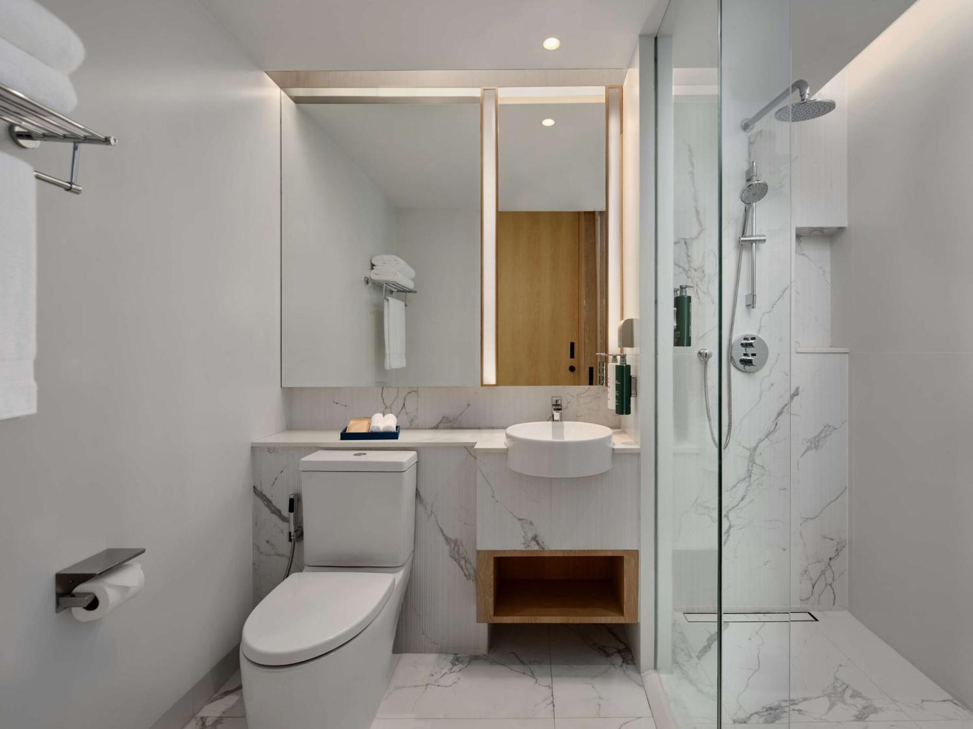 Deluxe Twin Room - Partial River View