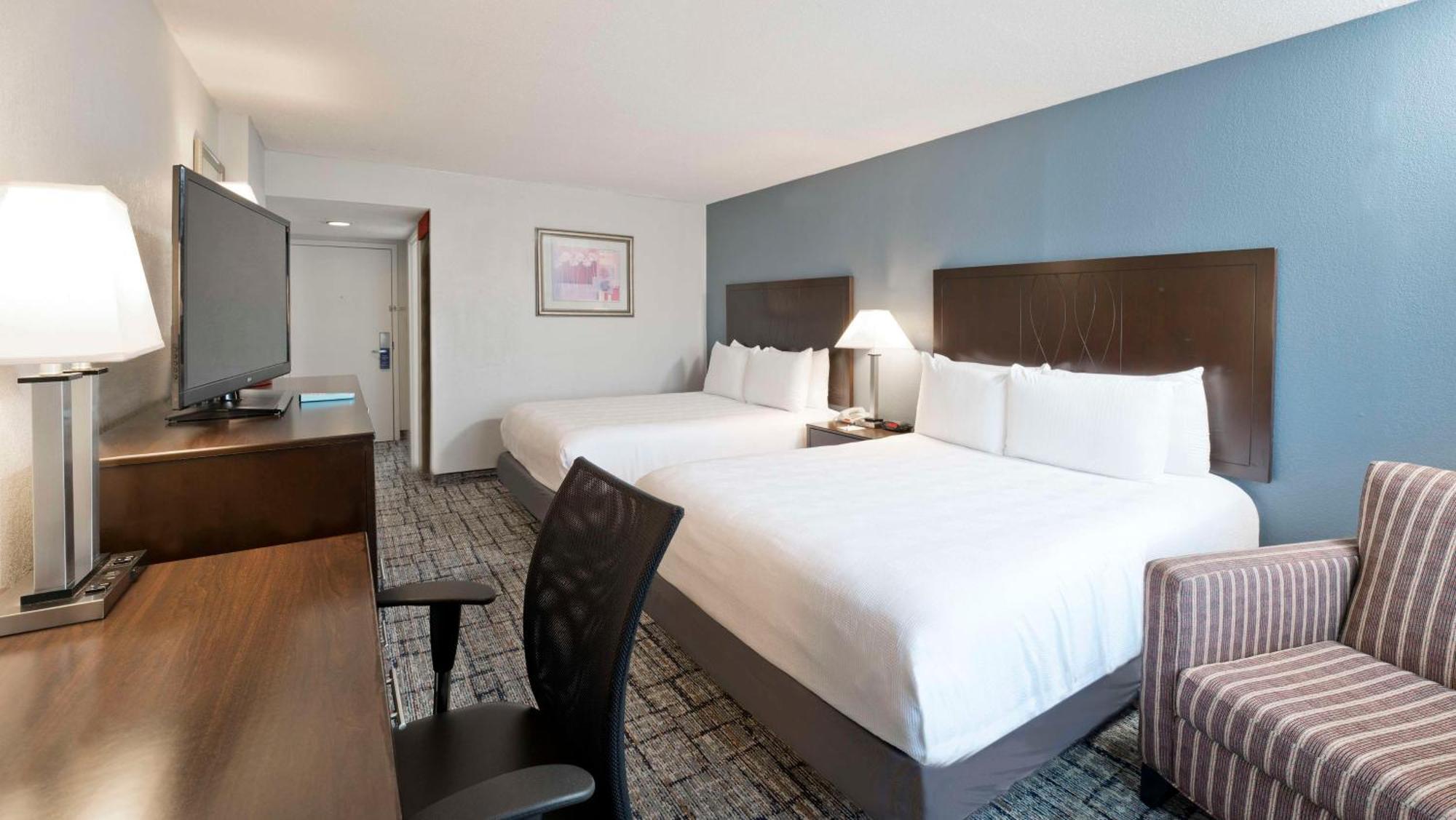 Queen Room with Two Queen Beds and Bath Tub - Disability Access/Non-Smoking