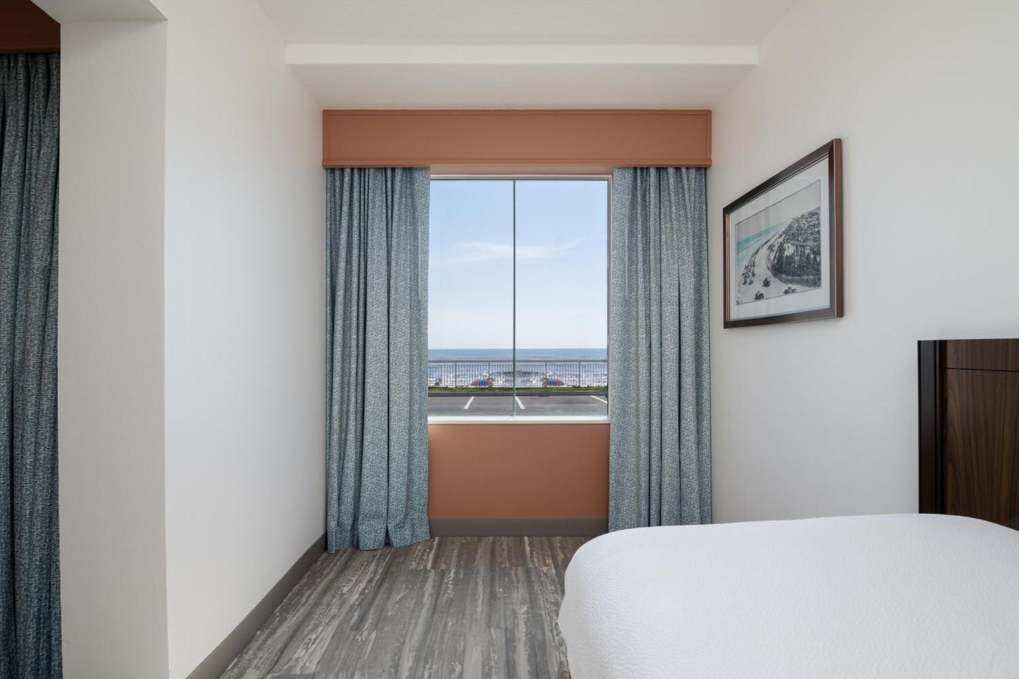 Deluxe Queen Room with Two Queen Beds and Balcony with Ocean-Front View