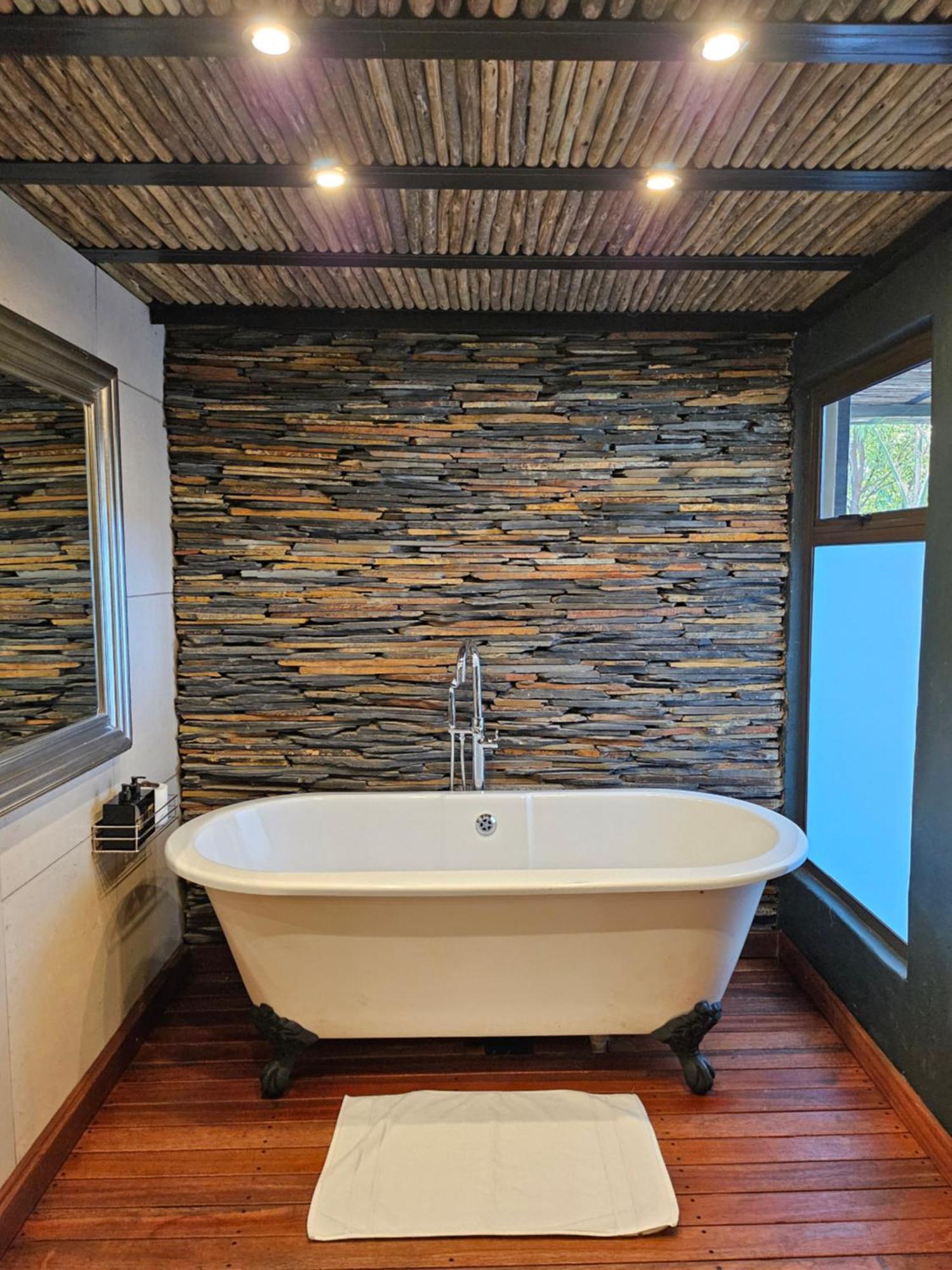 Suite with Hot Tub