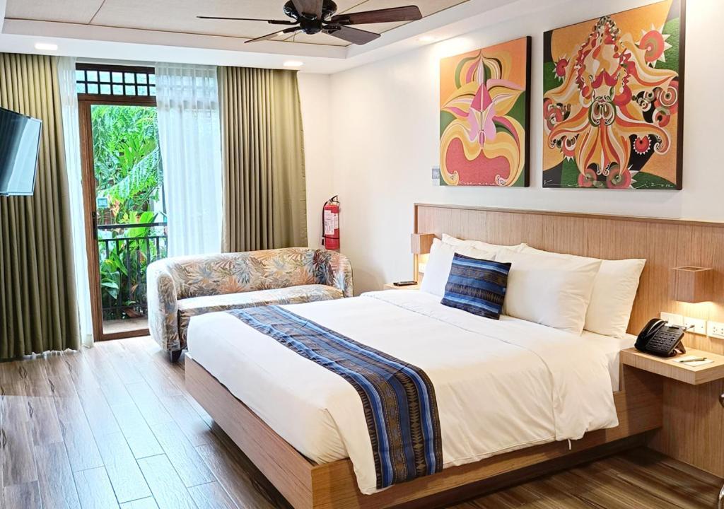 Deluxe Room - King Room with Garden View