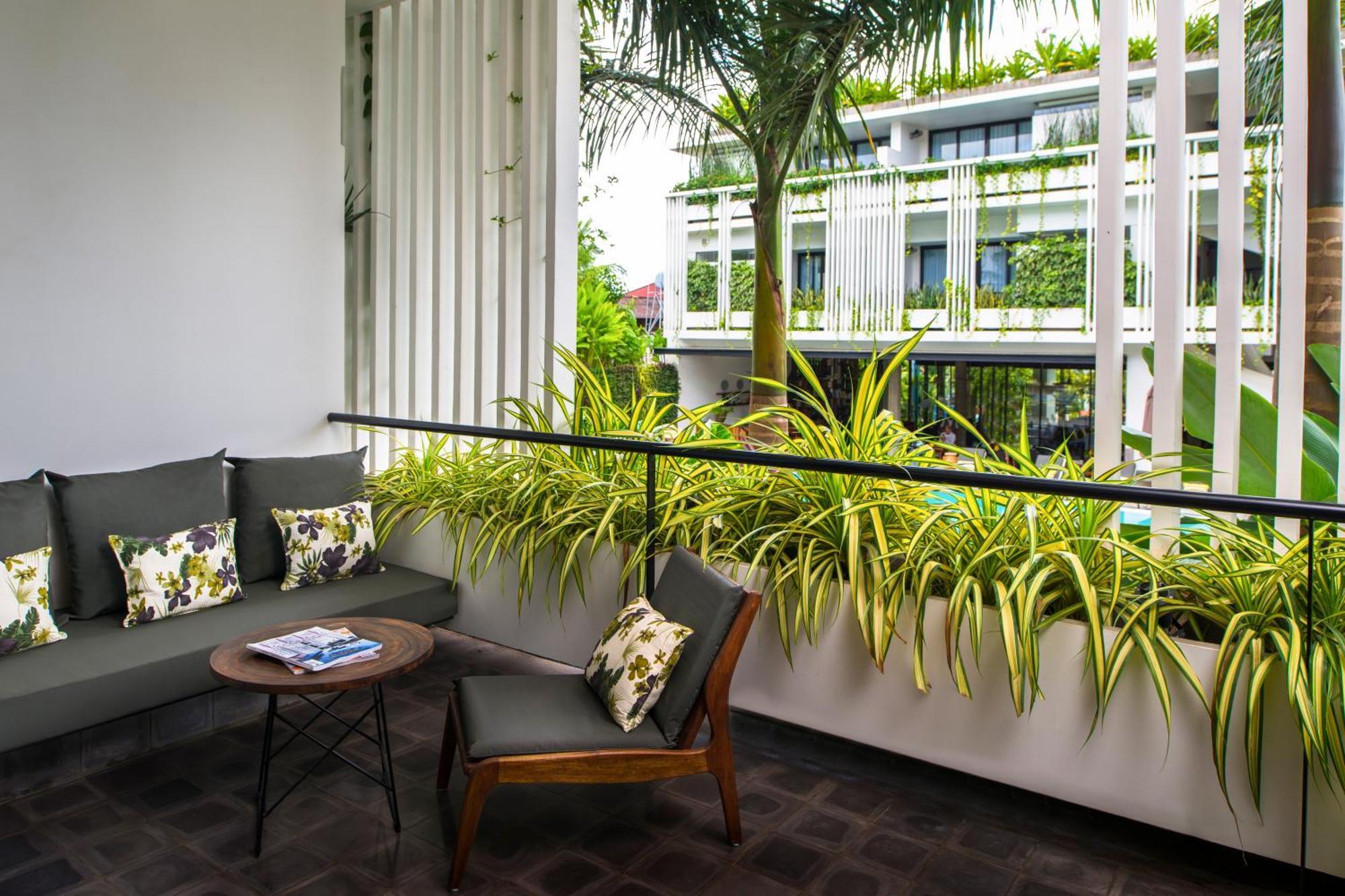 Suite with Pool View - Free Minibar + Free 1way Airport Transfer for 3Nights stay
