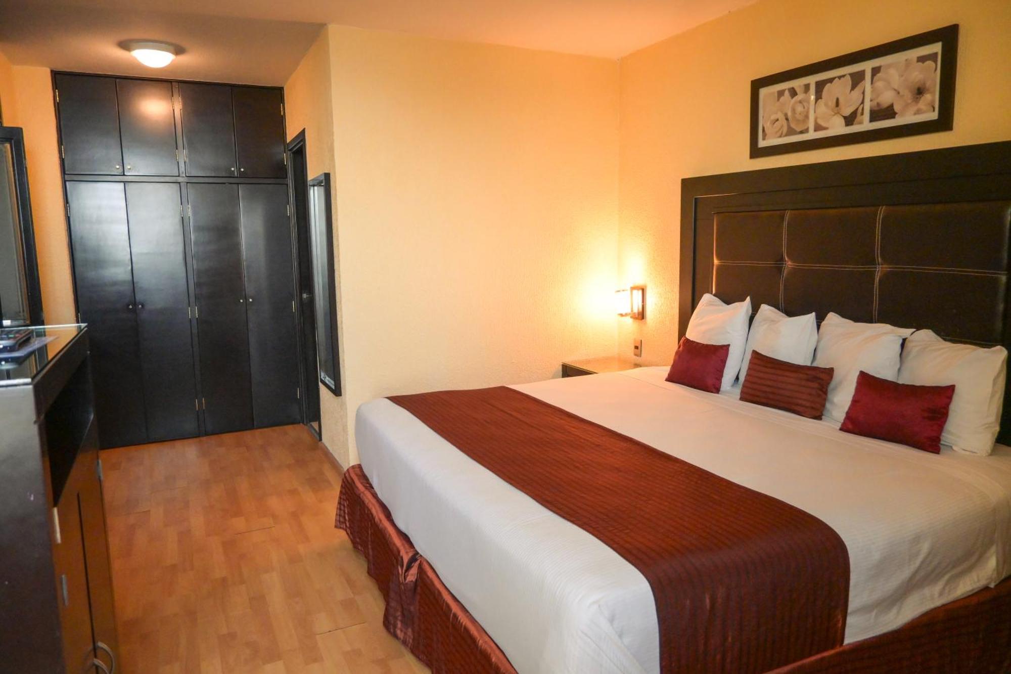 King Studio with Sofa Bed