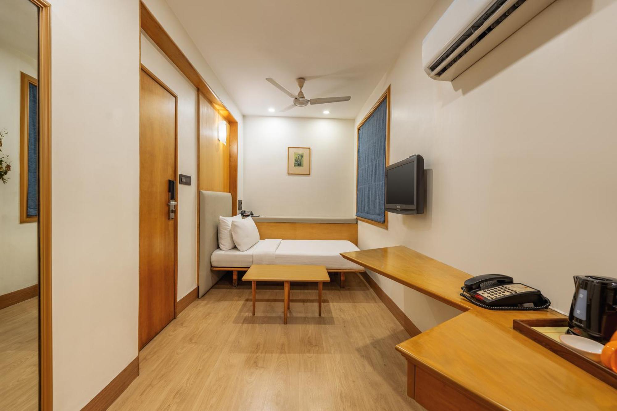 Studio Room