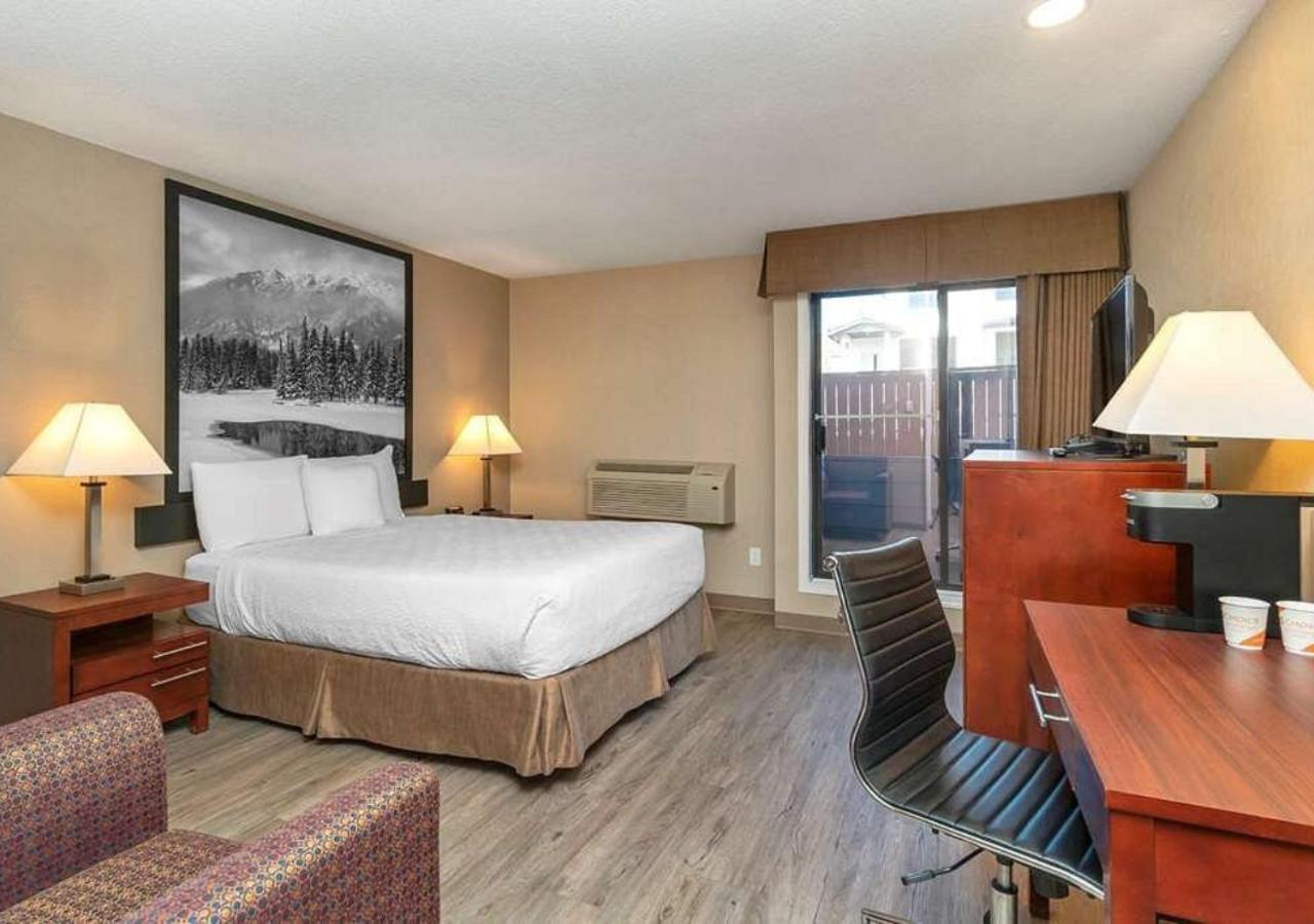Queen Room - Accessible/Non-Smoking