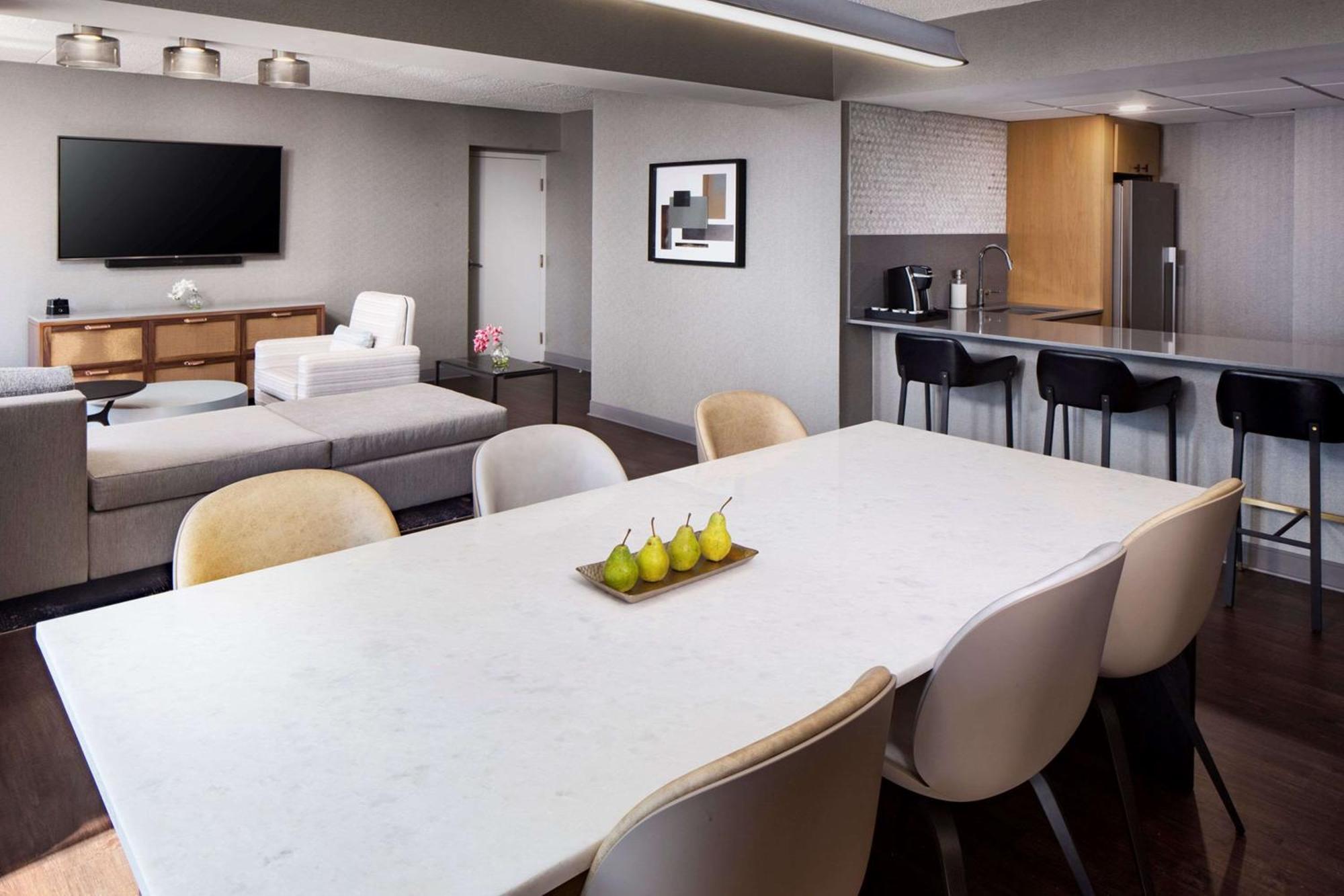 One-Bedroom King Suite