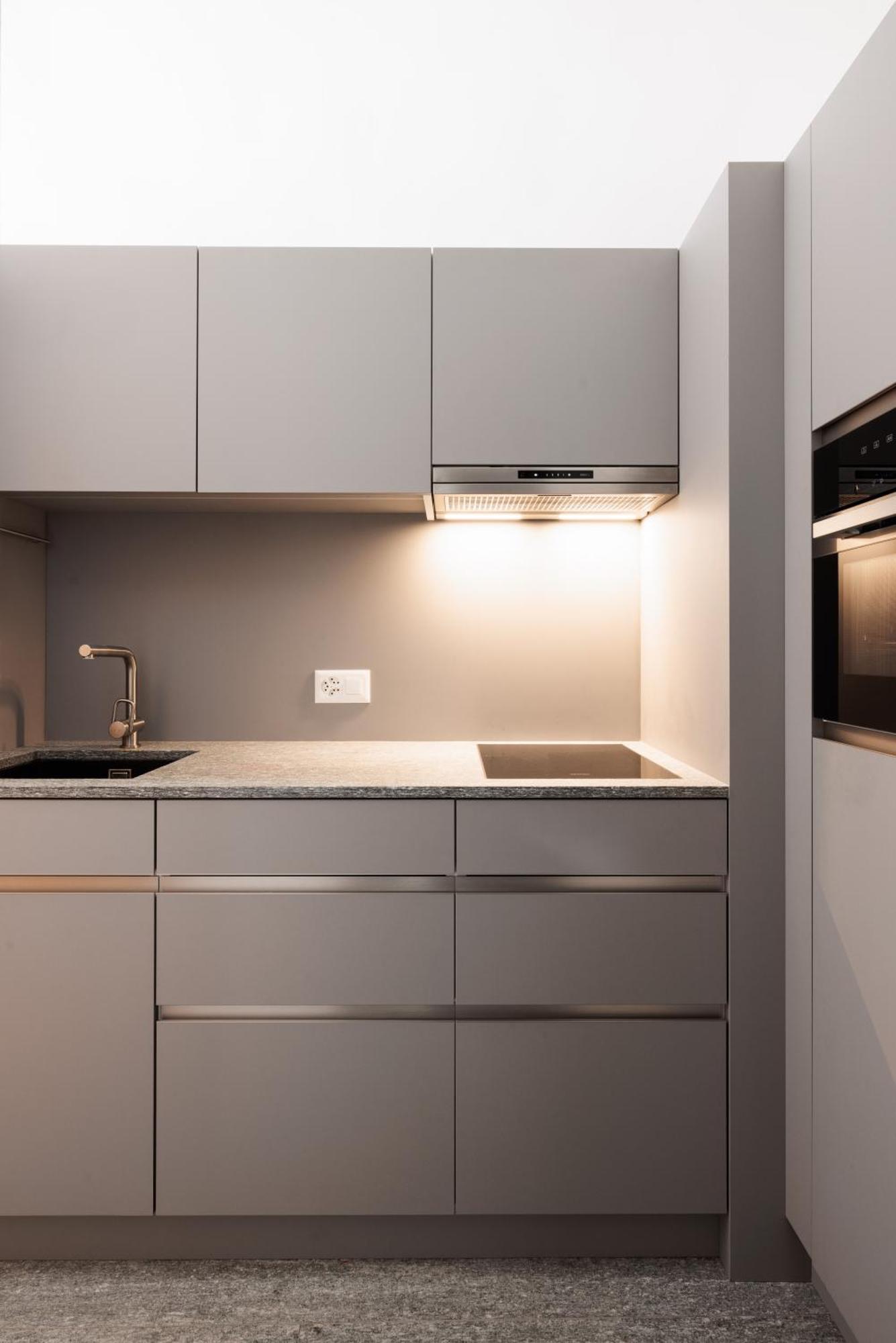Deluxe One-Bedroom Apartment