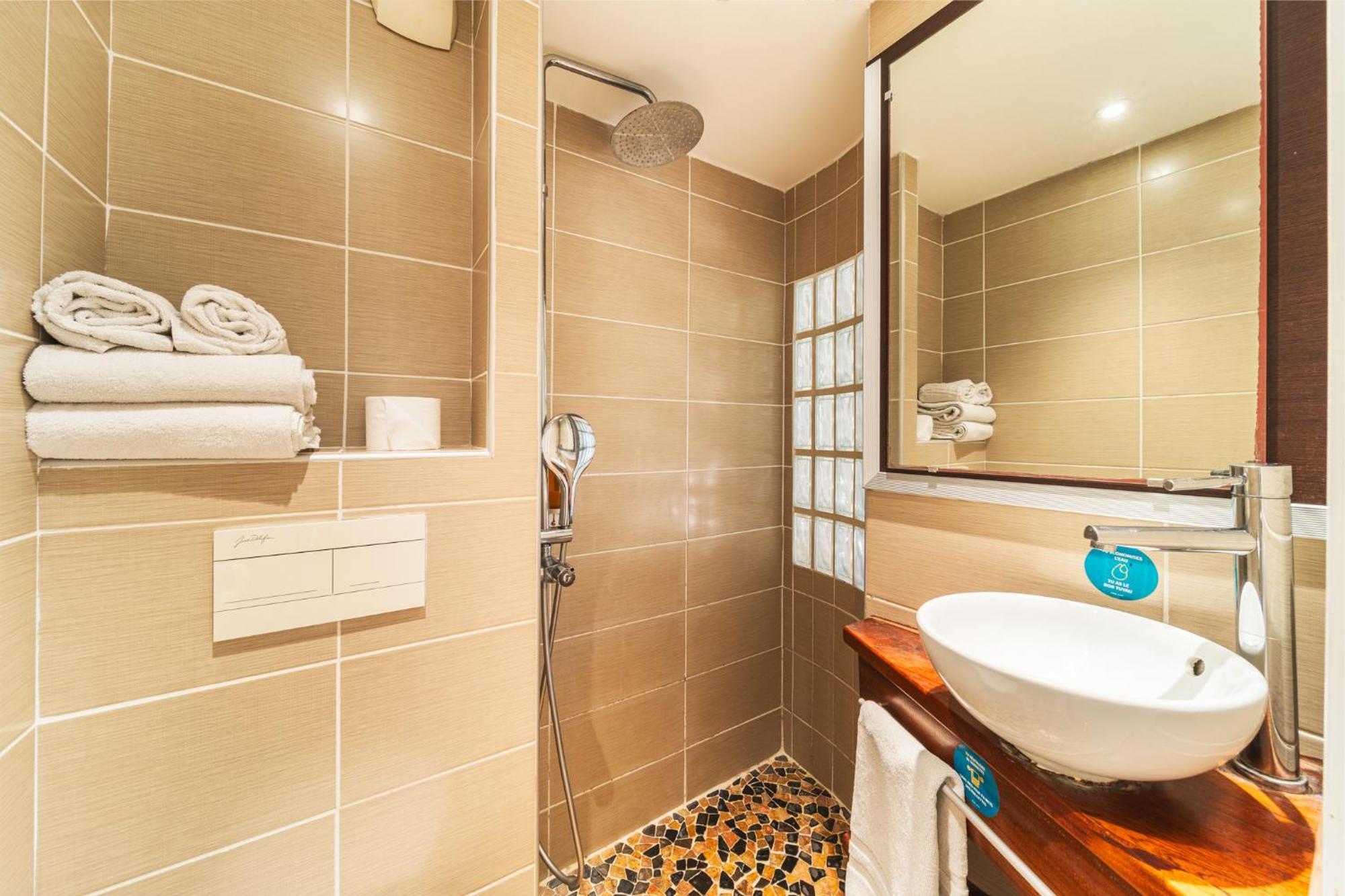 Queen Room with Pool View