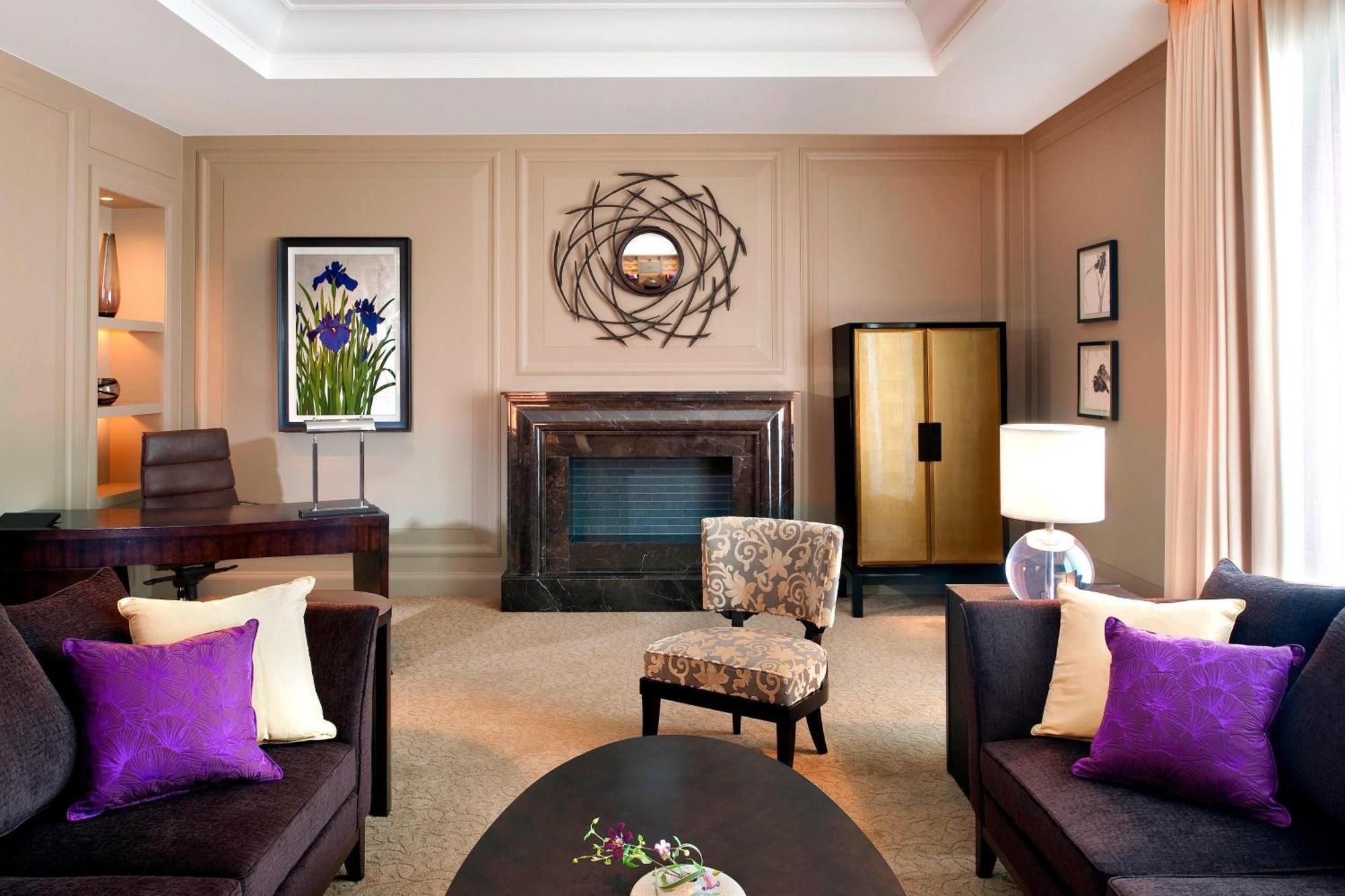 Caroline Astor Suite with Two Double Beds and Skyline View