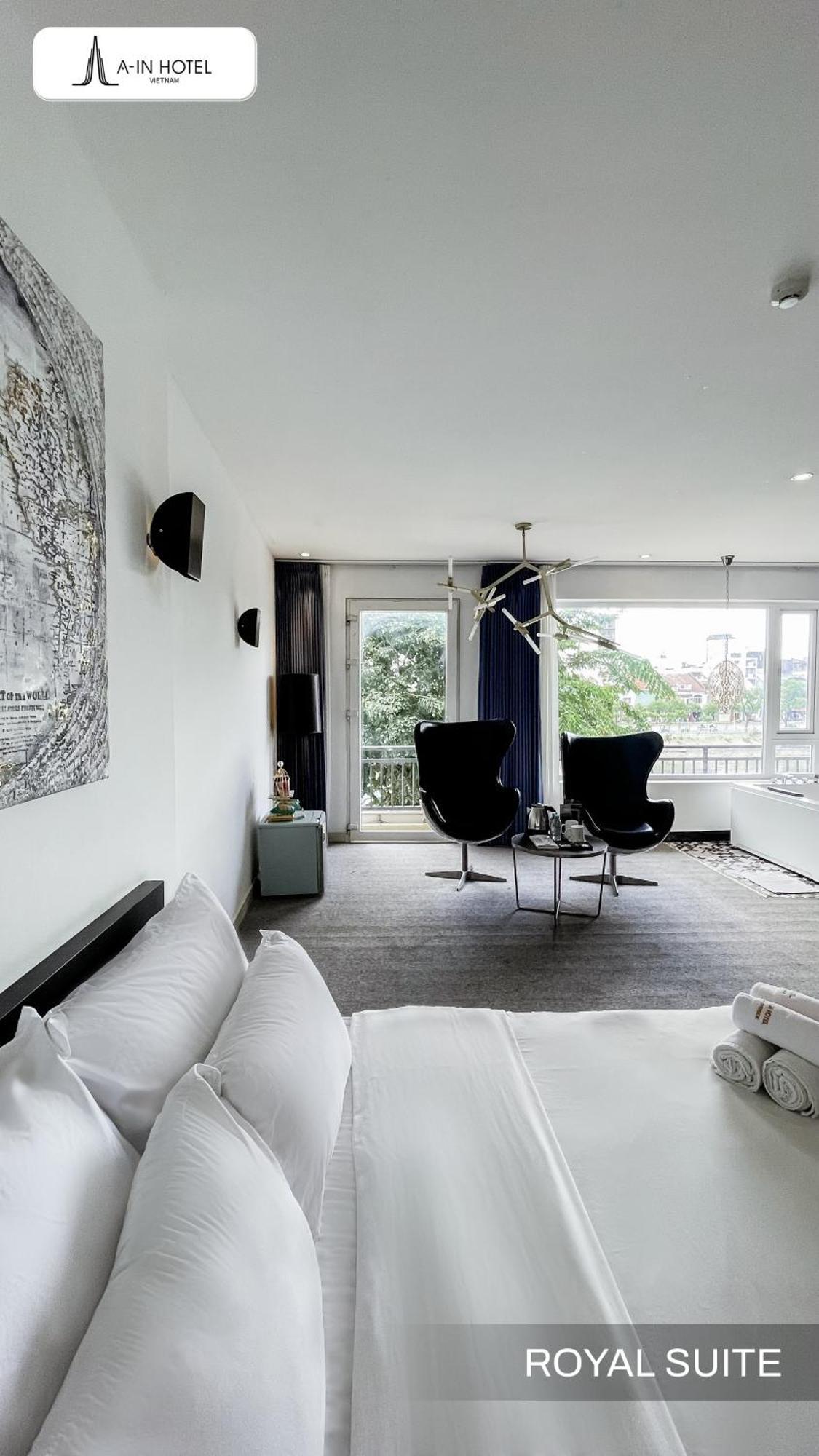 Royal Suite with Jacuzzi, Balcony, River View