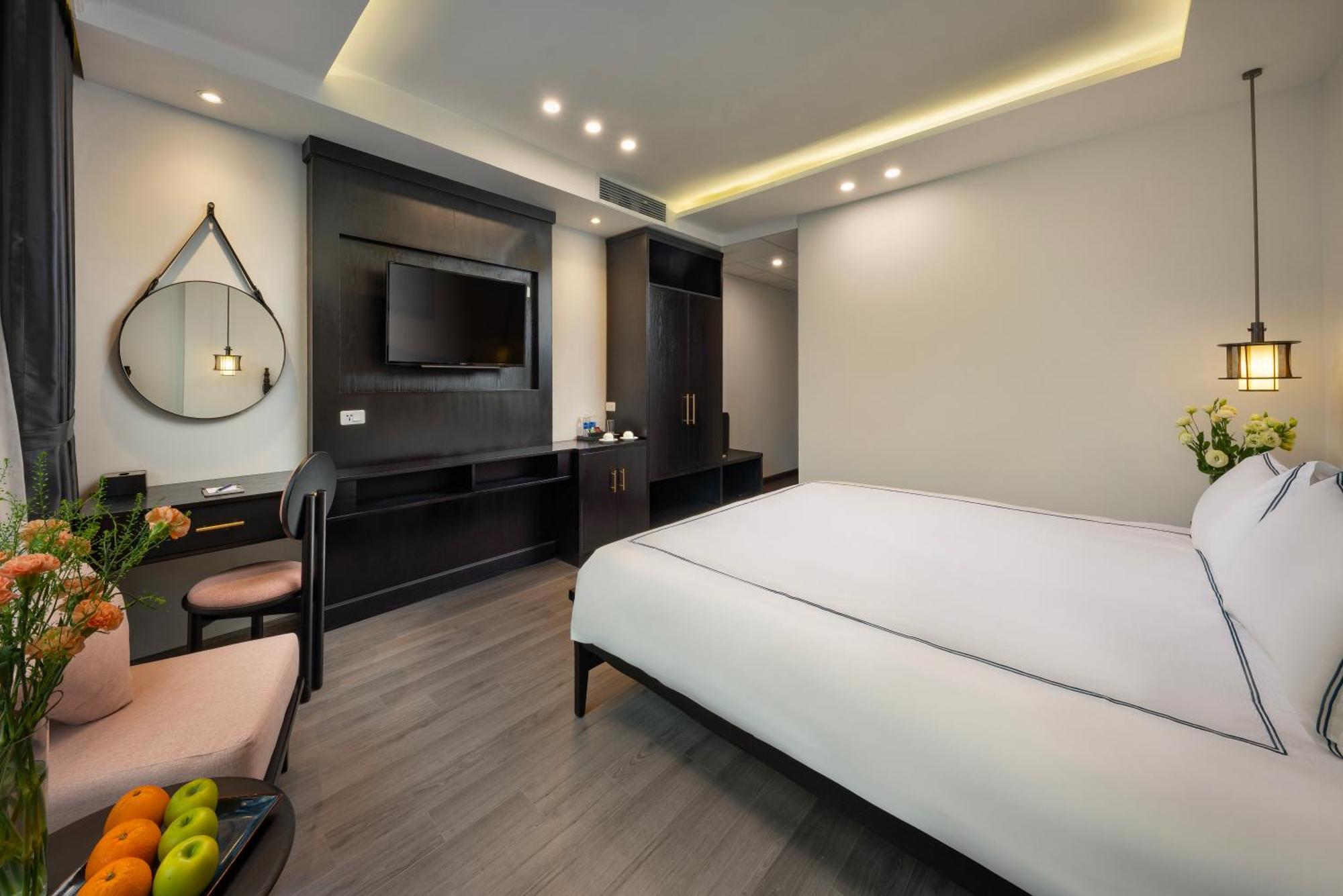Luxury Double or Twin Room with window Old Quarter View