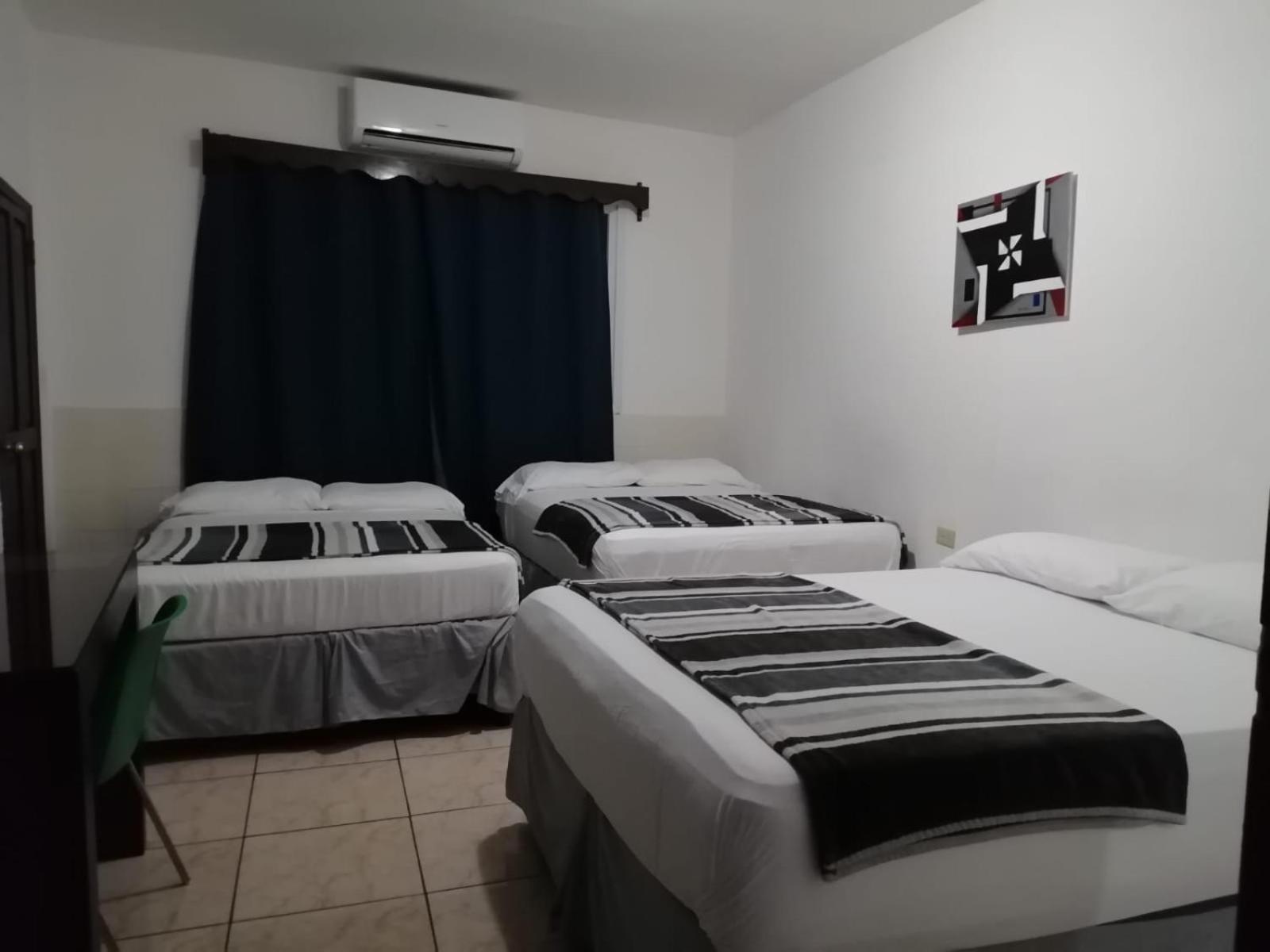 Basic Triple Room with Shared Bathroom