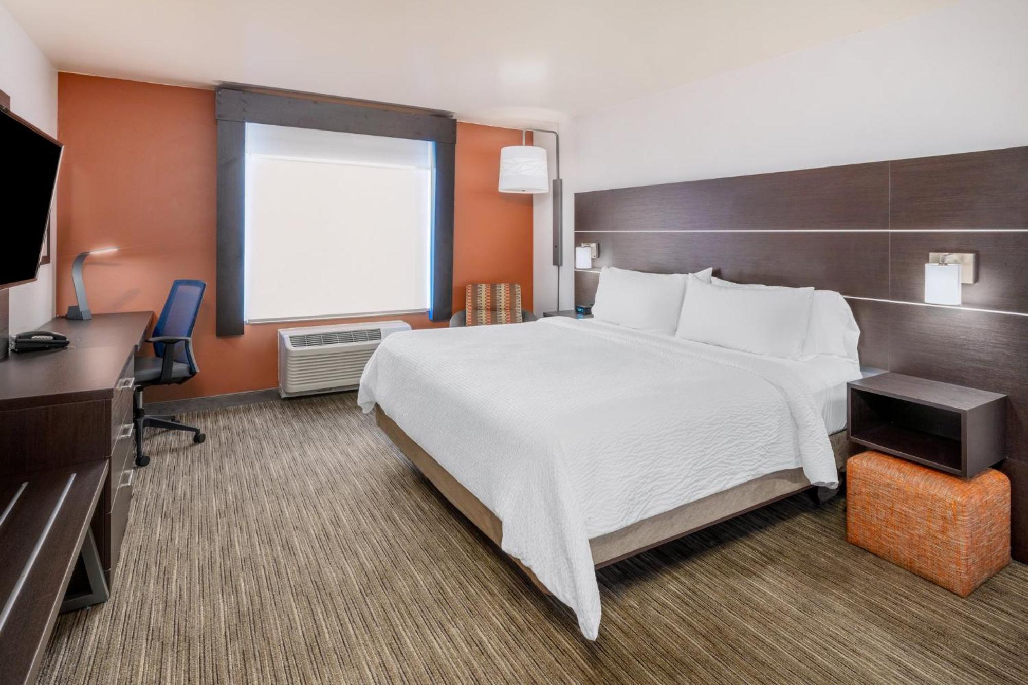 King Room - Mobility Access/Hearing Accessible