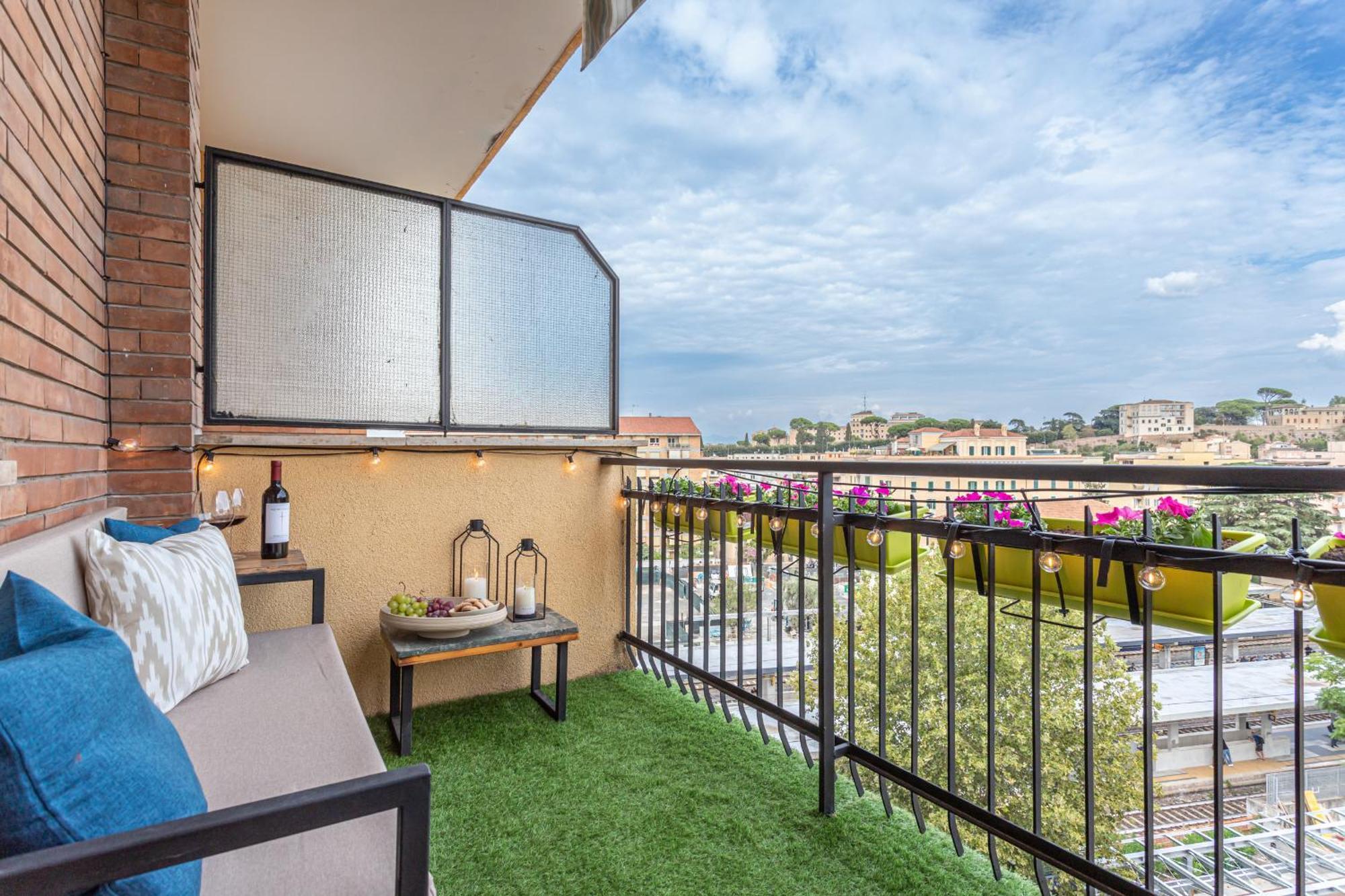 Two-Bedroom Deluxe Apartment with Balcony