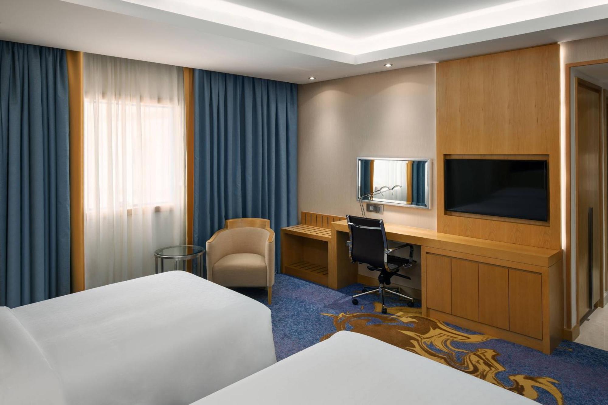 Superior Twin Room, Club Floor, Lounge access, included Breakfast, Snacks, and Dinner