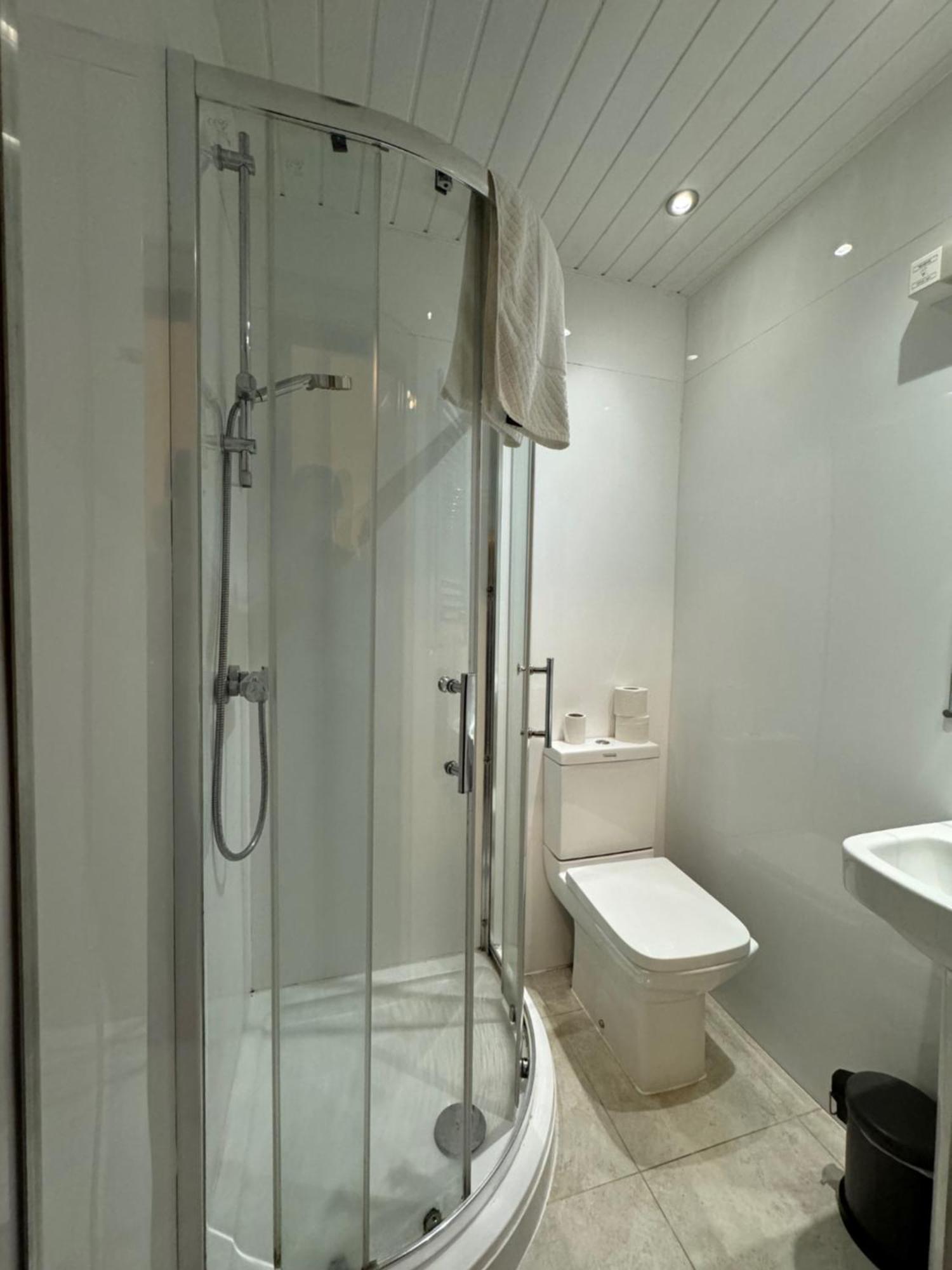 Quadruple Room with Private Bathroom