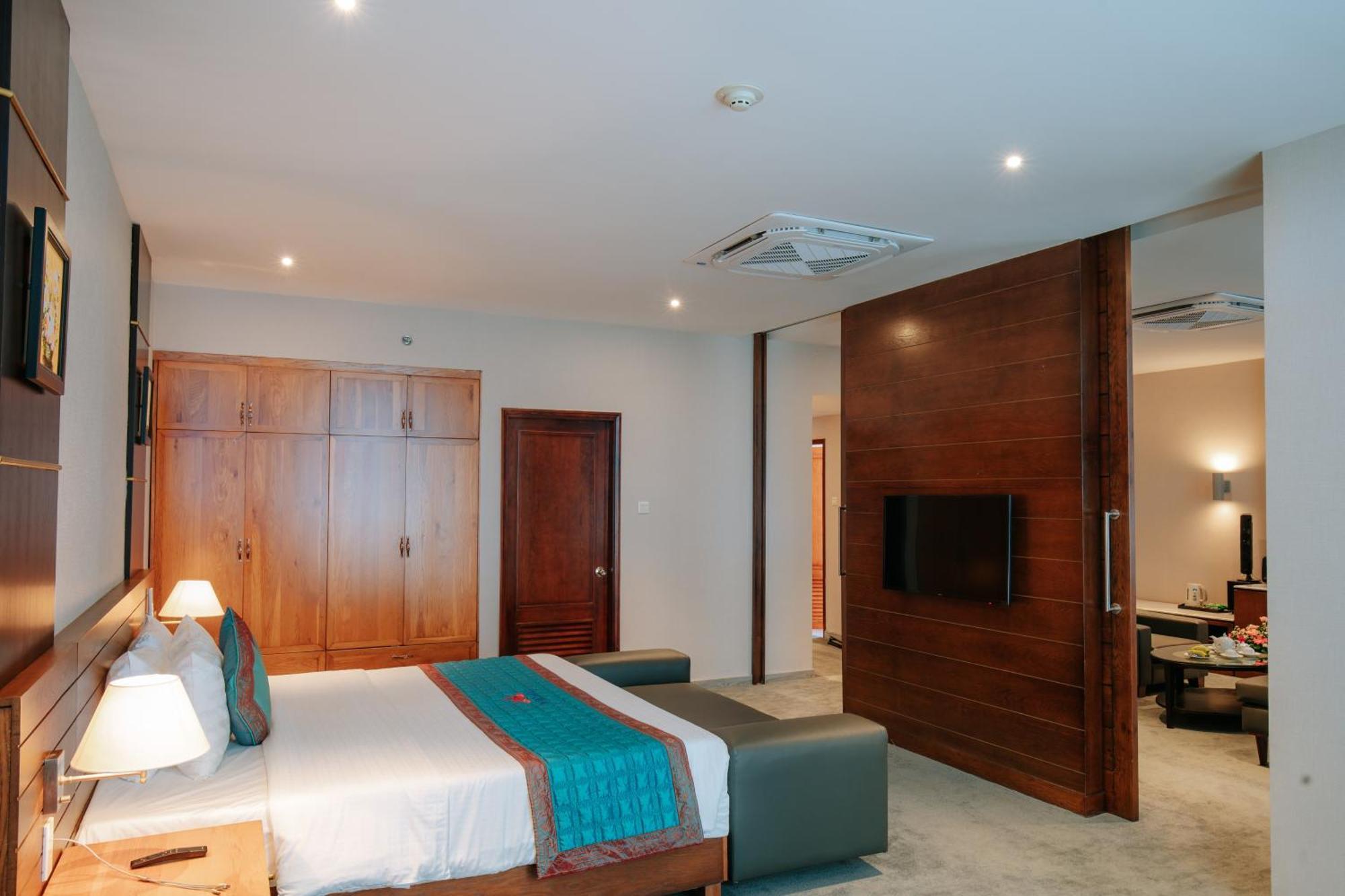 Suite with City View