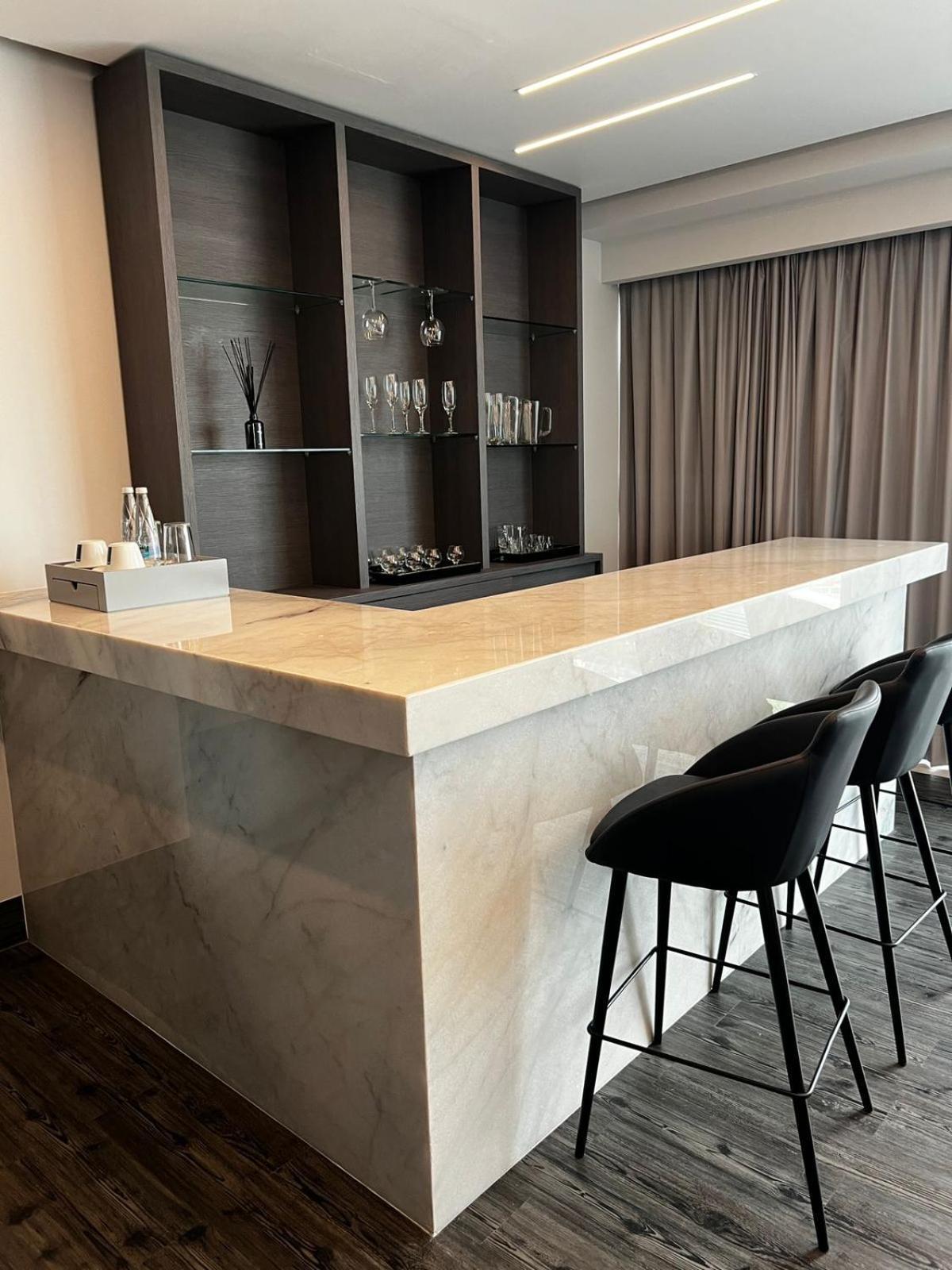 Deluxe King Suite